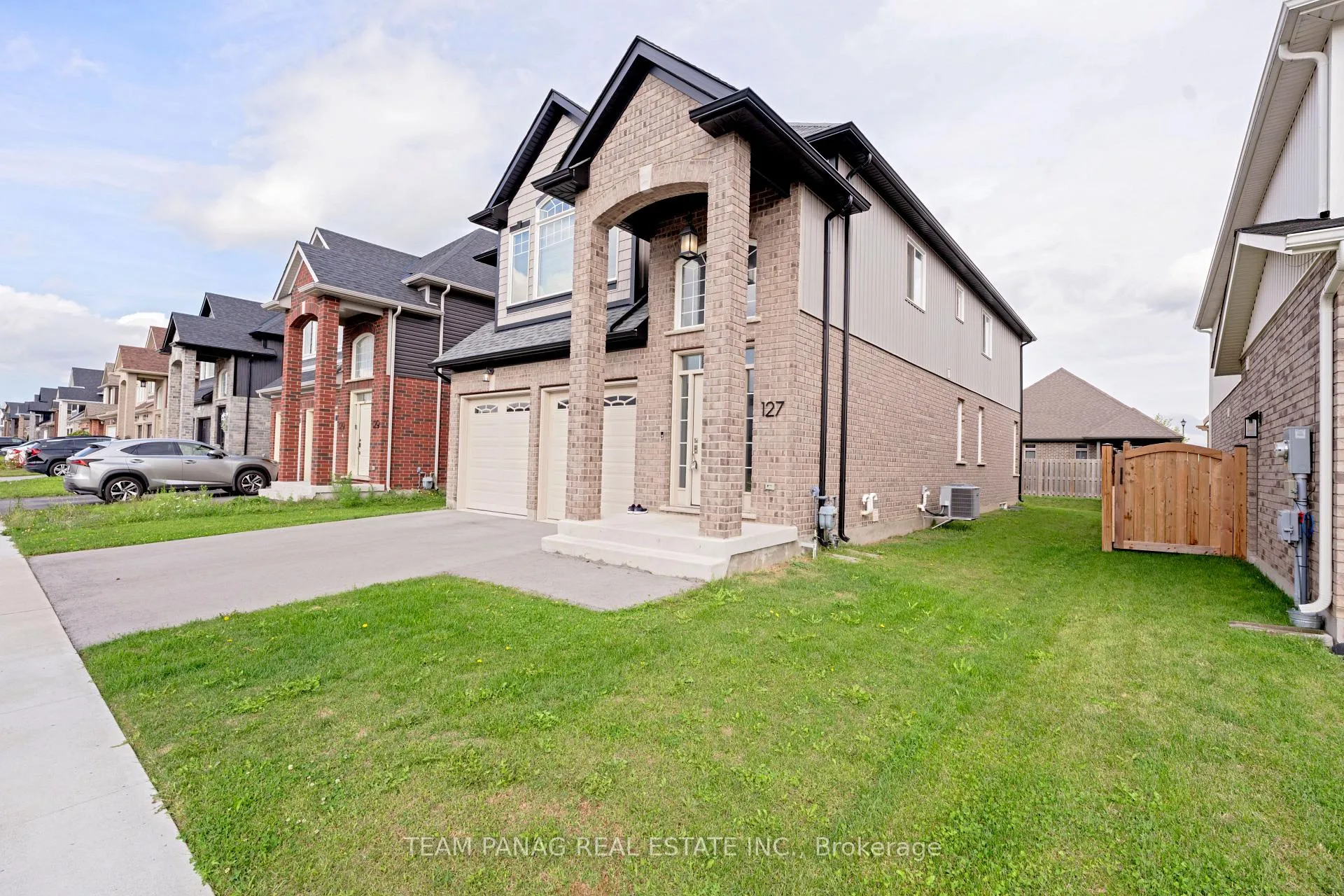 Photo 3 of 127 Susan Drive, Pelham, Fonthill — HOMEH