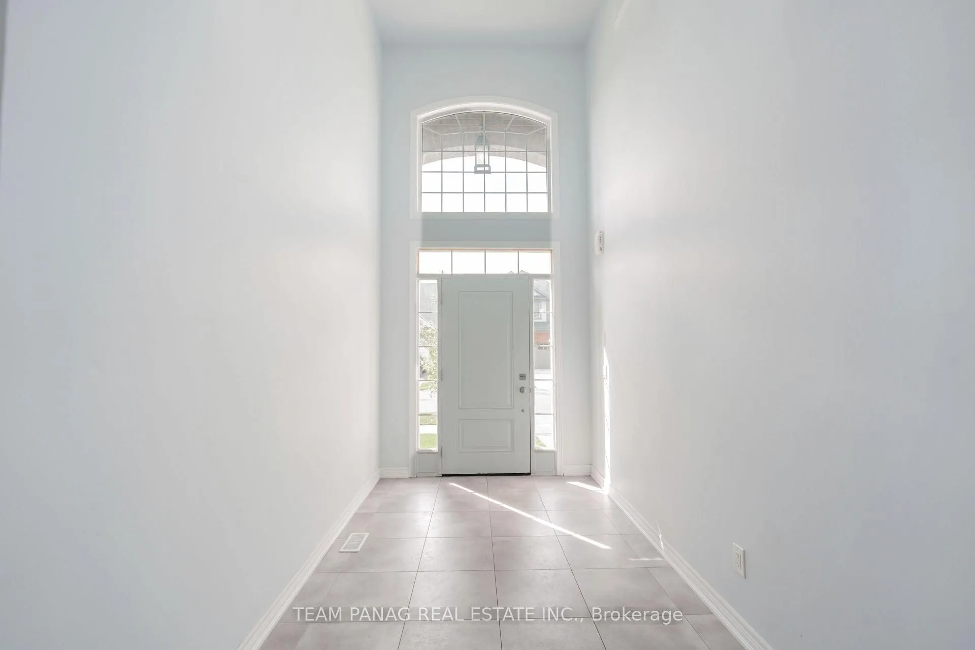 Photo 5 of 127 Susan Drive, Pelham, Fonthill — HOMEH