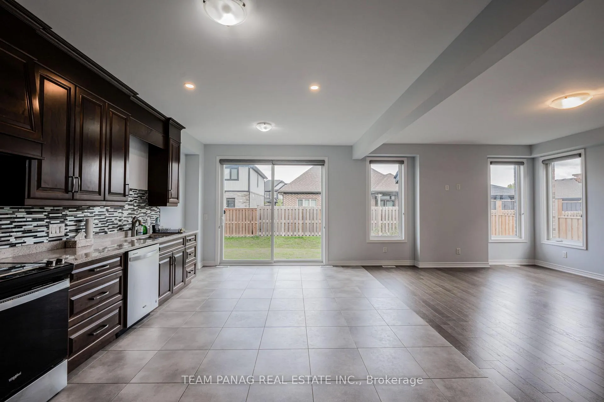 Photo 12 of 127 Susan Drive, Pelham, Fonthill — HOMEH