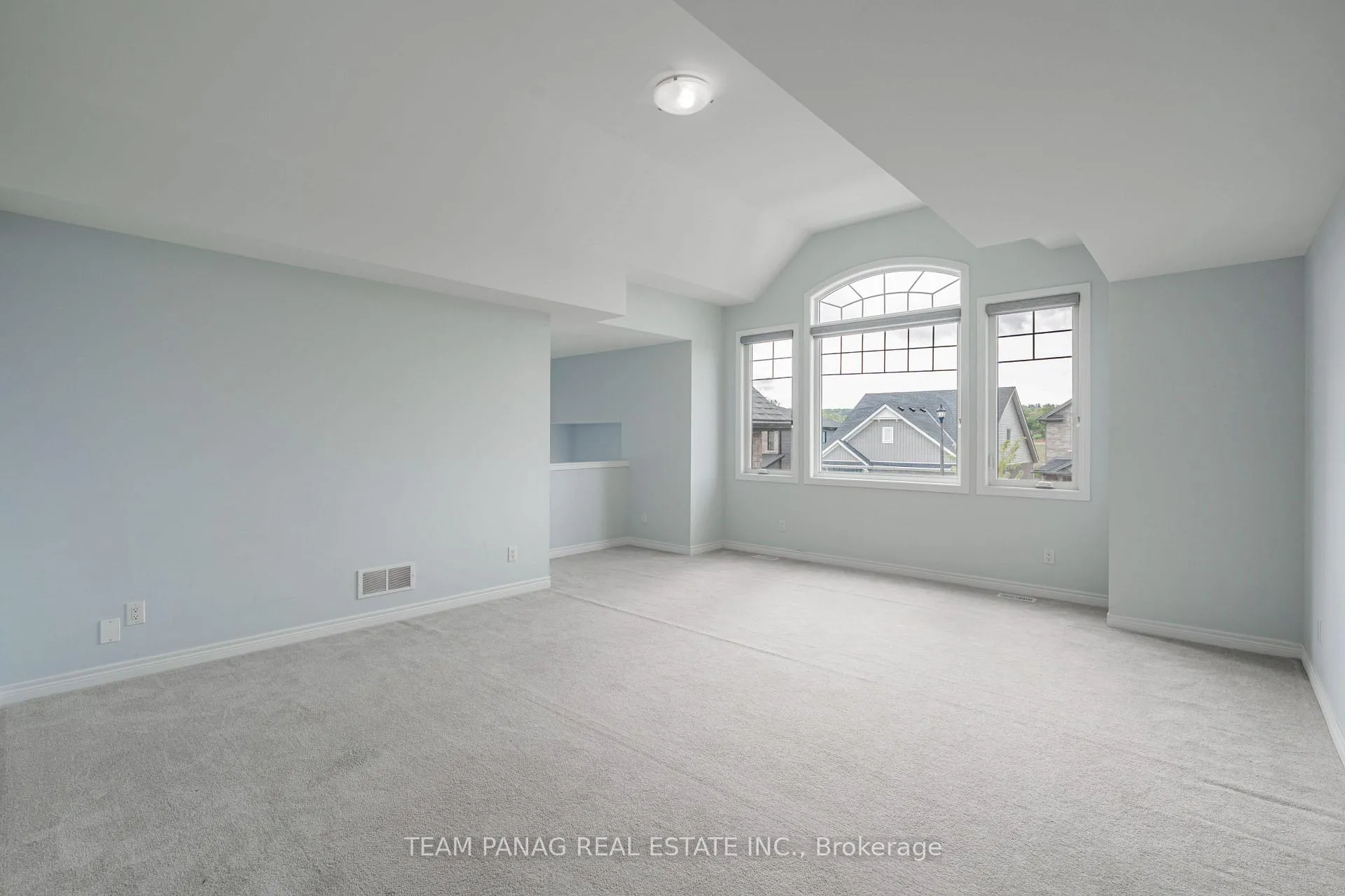 Photo 15 of 127 Susan Drive, Pelham, Fonthill — HOMEH