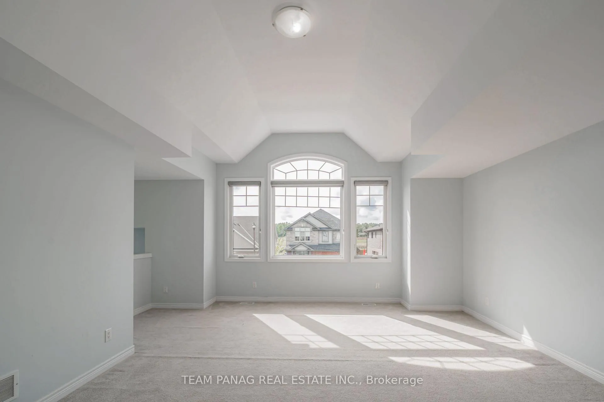 Photo 17 of 127 Susan Drive, Pelham, Fonthill — HOMEH