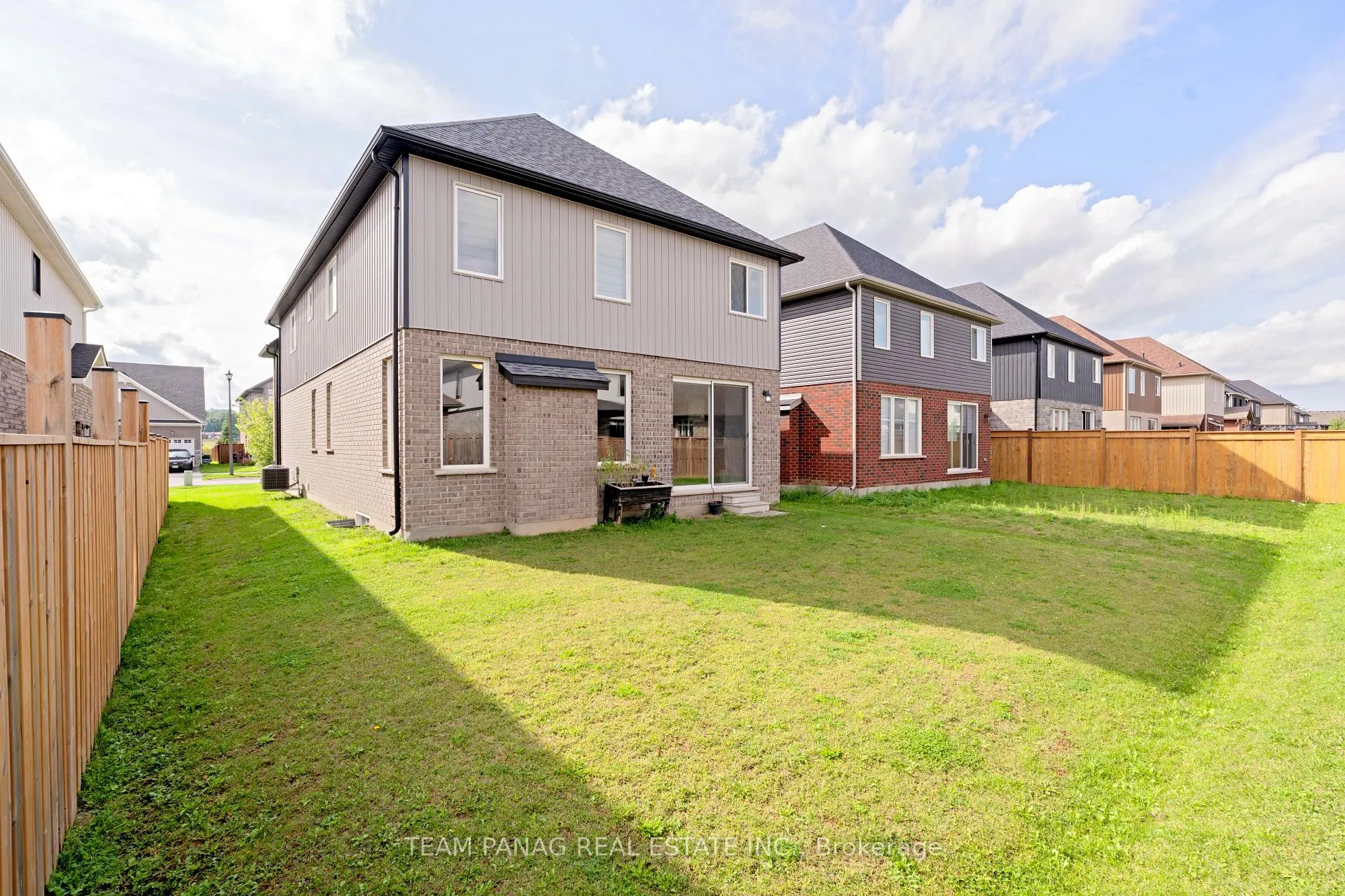 Photo 33 of 127 Susan Drive, Pelham, Fonthill — HOMEH