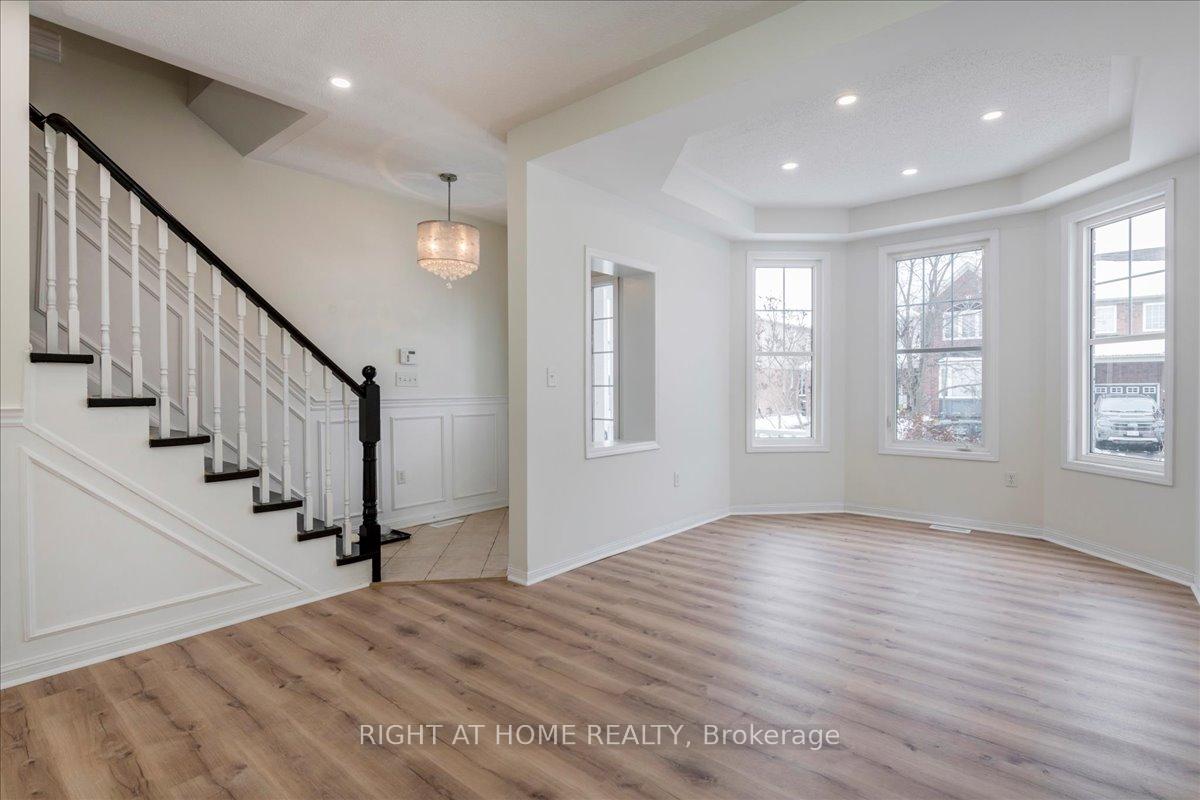 Photo 3 of 59 Nunn Crescent, New Tecumseth, Alliston — HOMEH