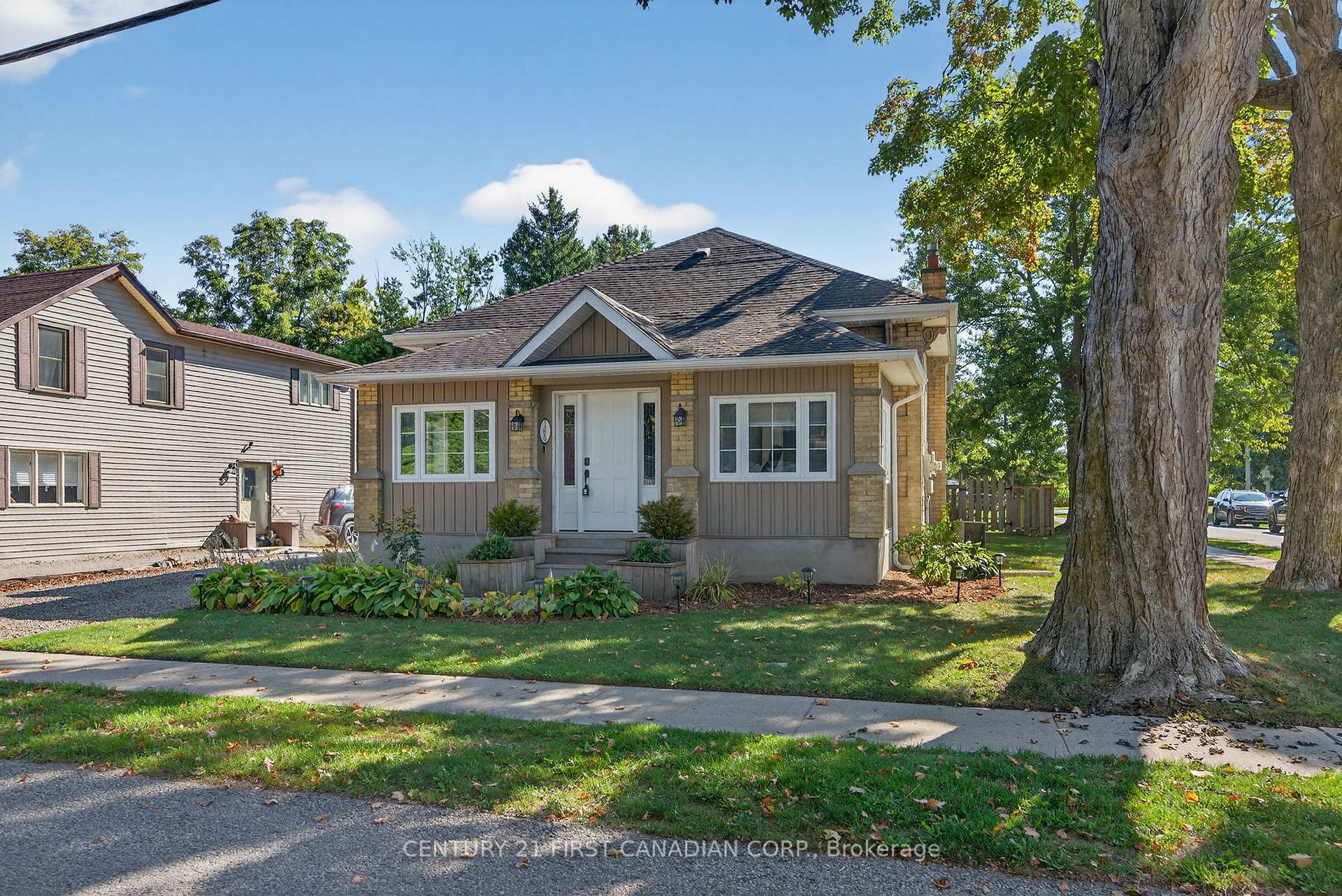 Photo 1 of 160 Catherine Street, North Middlesex, Parkhill — HOMEH