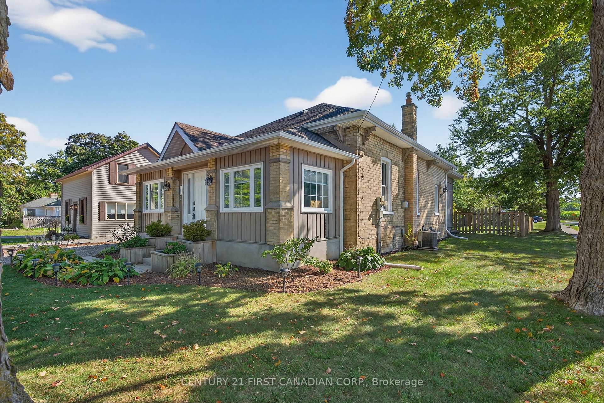 Photo 2 of 160 Catherine Street, North Middlesex, Parkhill — HOMEH