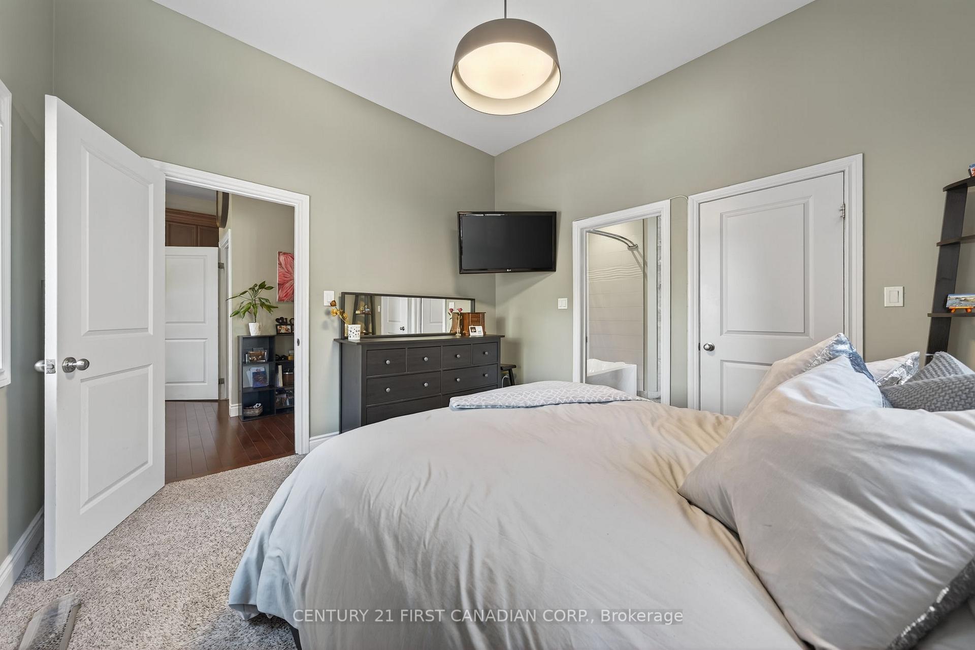 Photo 12 of 160 Catherine Street, North Middlesex, Parkhill — HOMEH