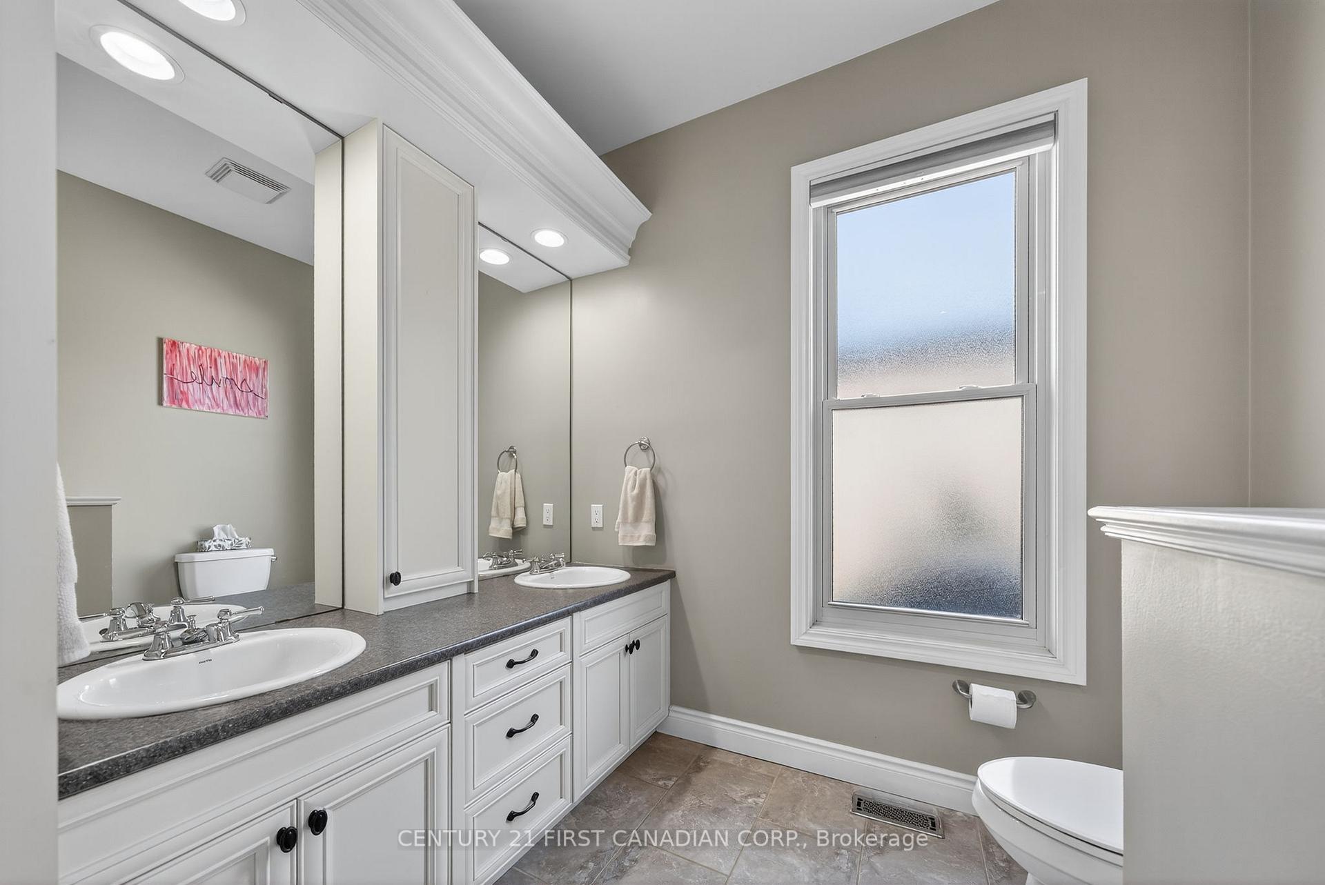 Photo 14 of 160 Catherine Street, North Middlesex, Parkhill — HOMEH