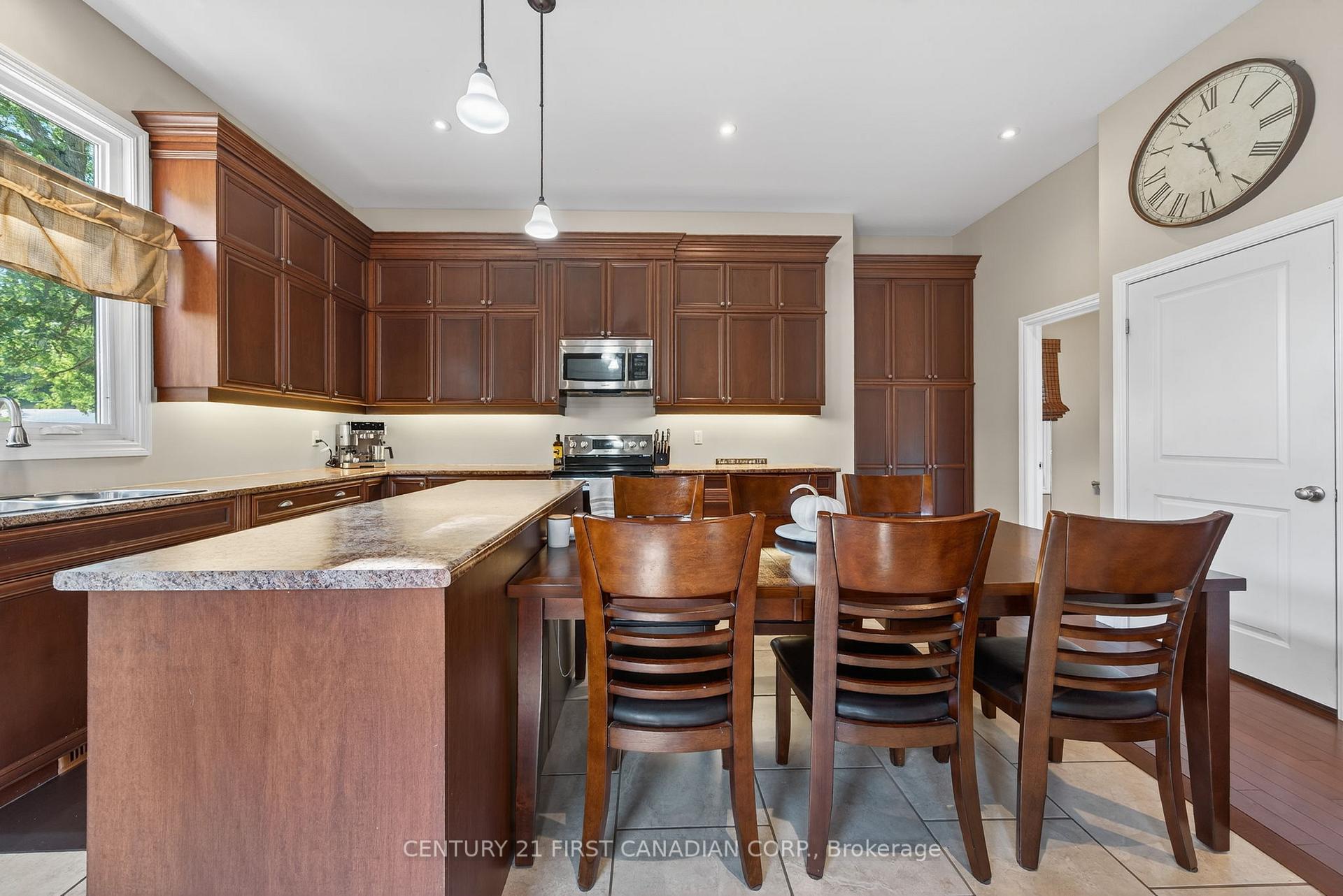 Photo 17 of 160 Catherine Street, North Middlesex, Parkhill — HOMEH