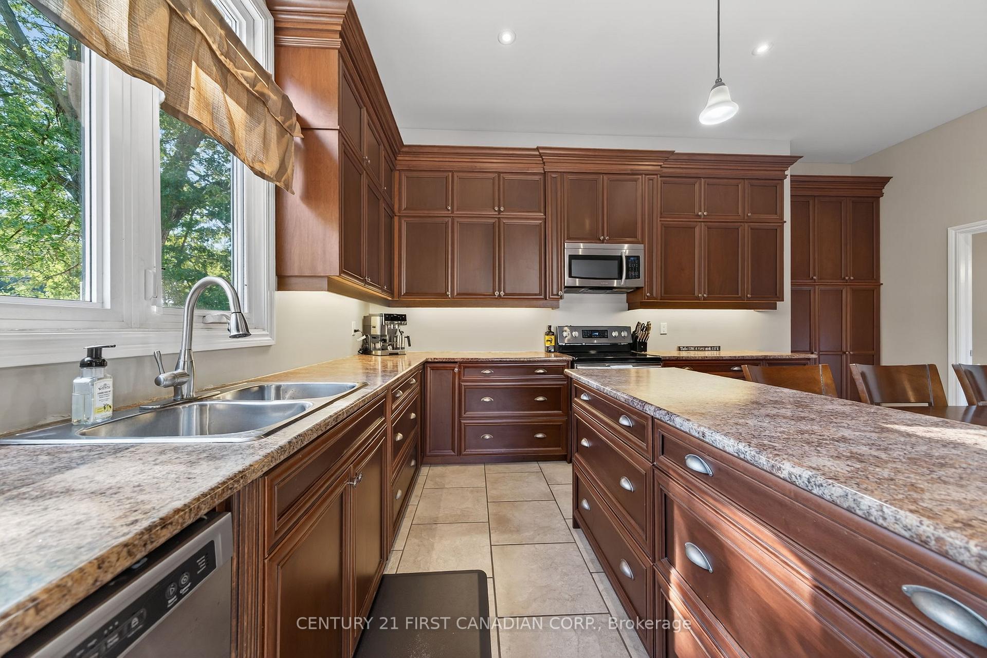Photo 18 of 160 Catherine Street, North Middlesex, Parkhill — HOMEH