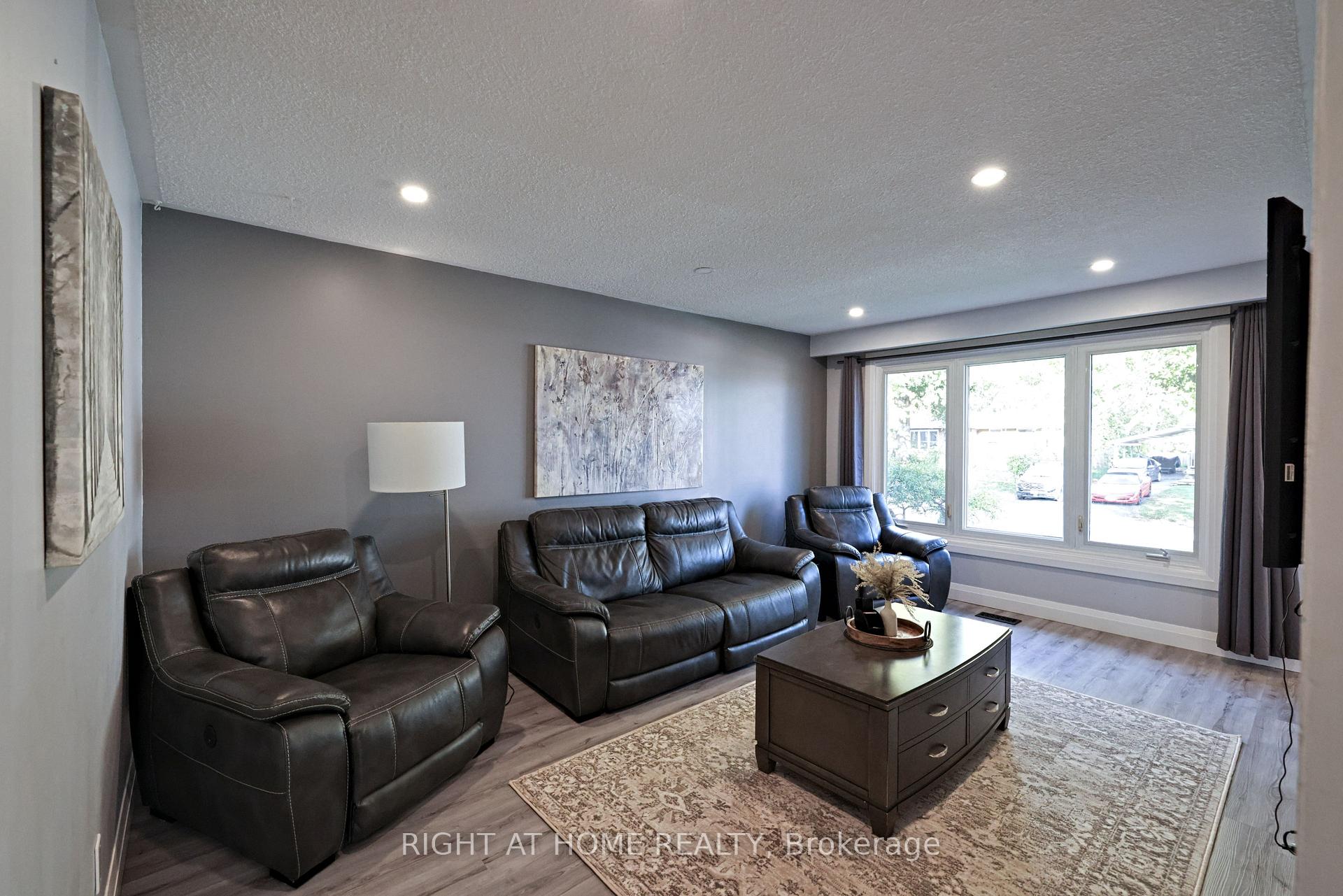 Photo 3 of 72 Claymore Crescent, Oshawa, Eastdale — HOMEH