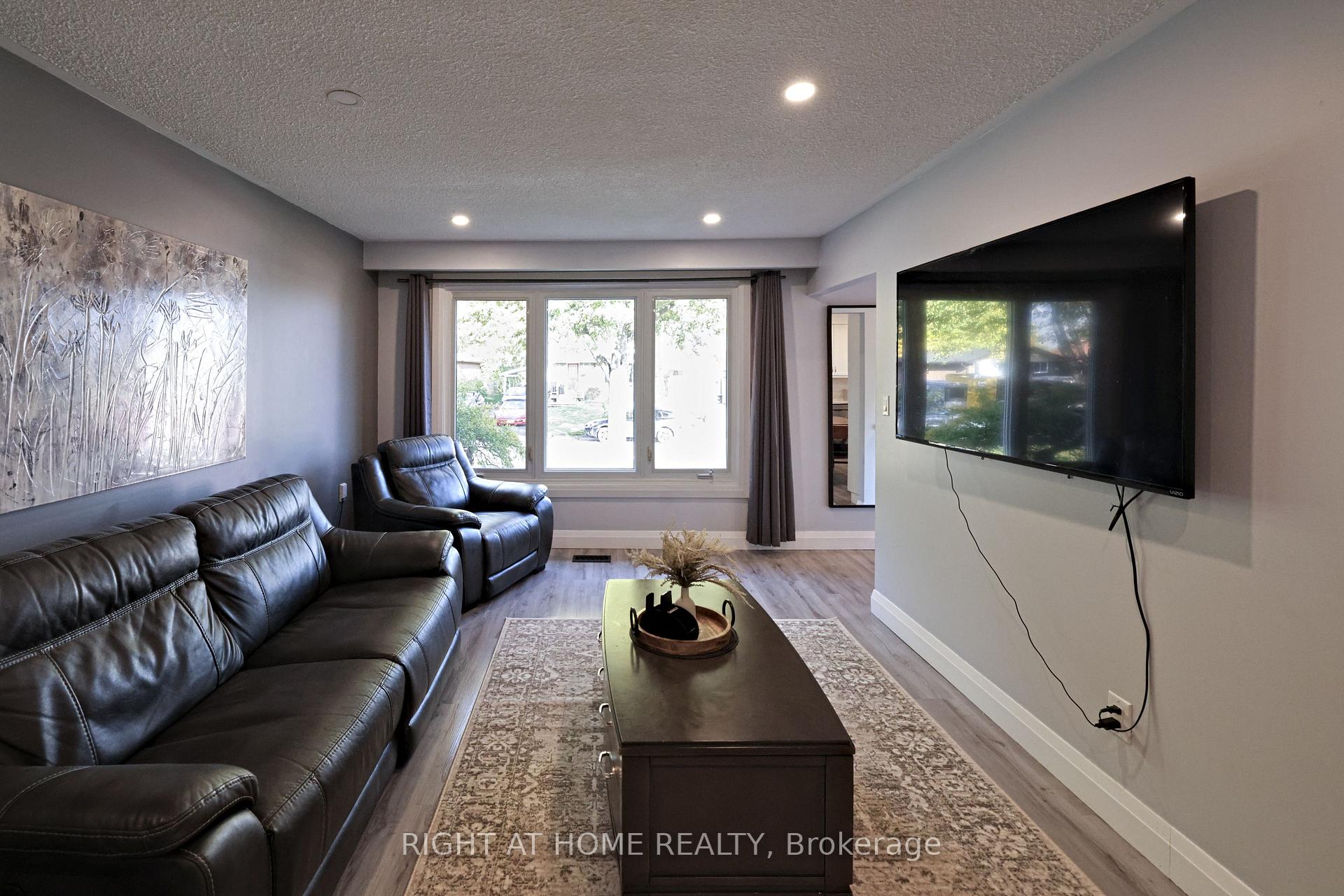 Photo 4 of 72 Claymore Crescent, Oshawa, Eastdale — HOMEH
