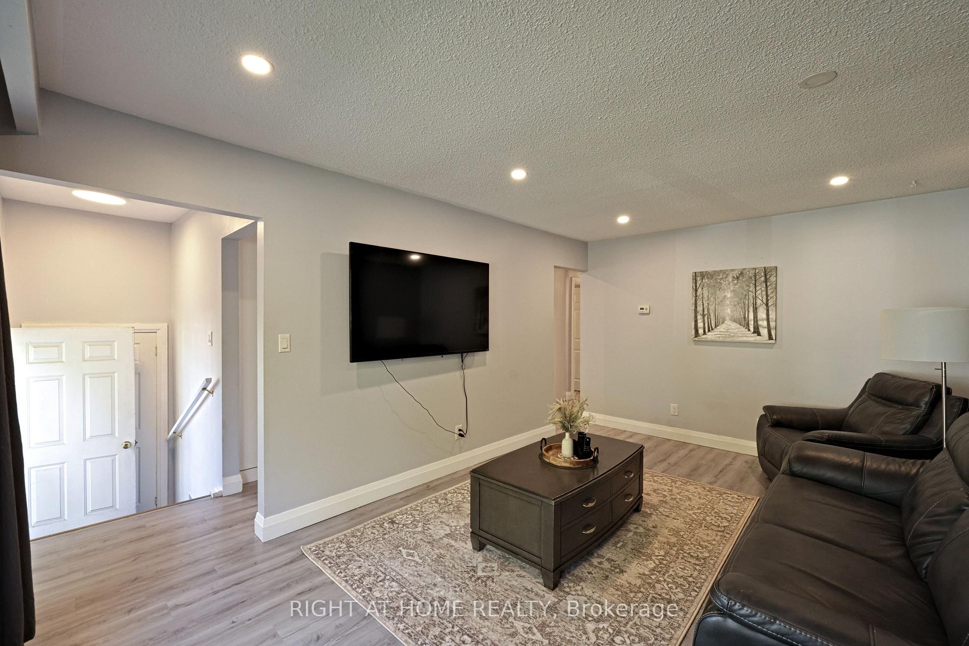 Photo 5 of 72 Claymore Crescent, Oshawa, Eastdale — HOMEH