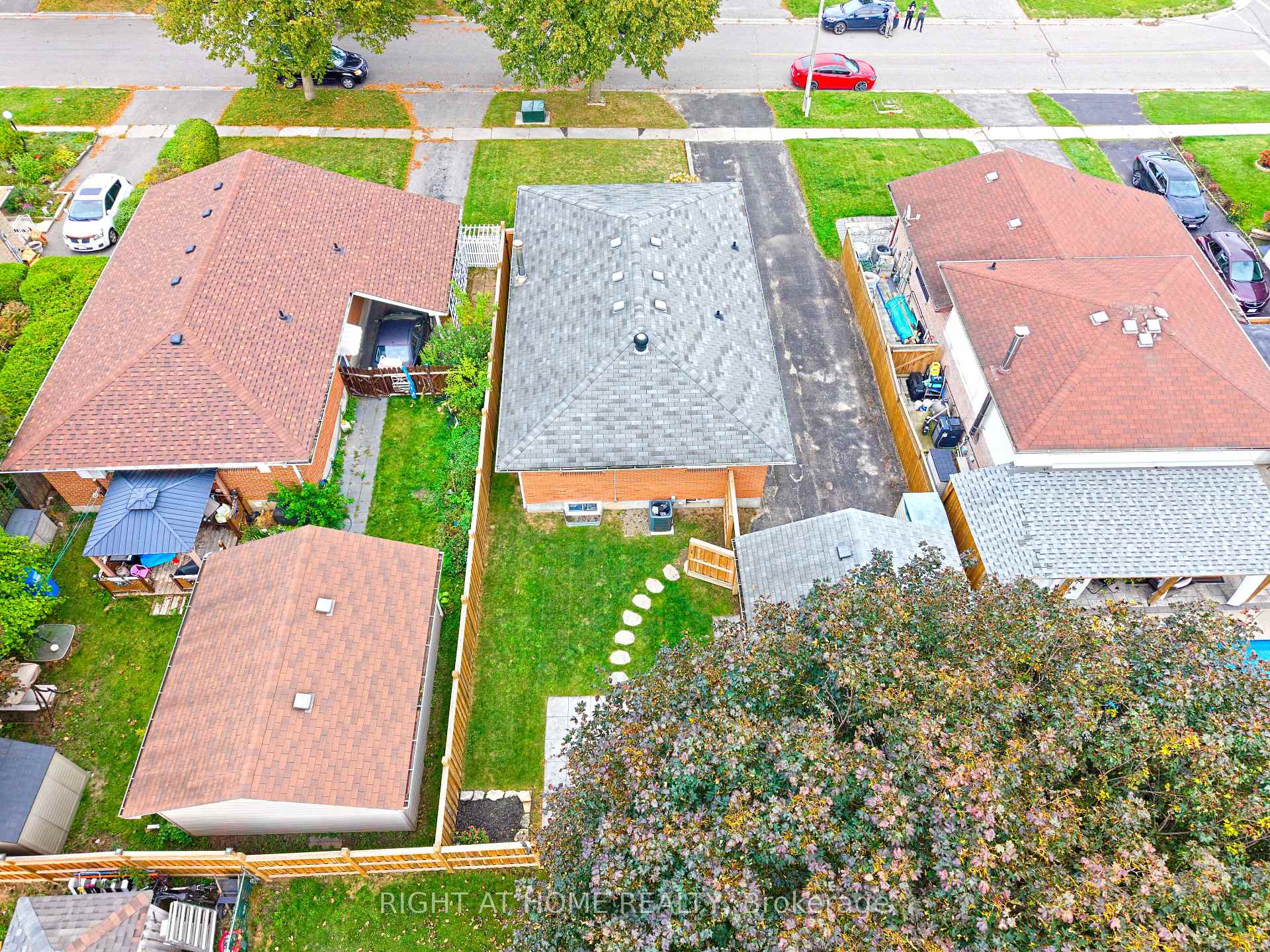 Photo 37 of 72 Claymore Crescent, Oshawa, Eastdale — HOMEH