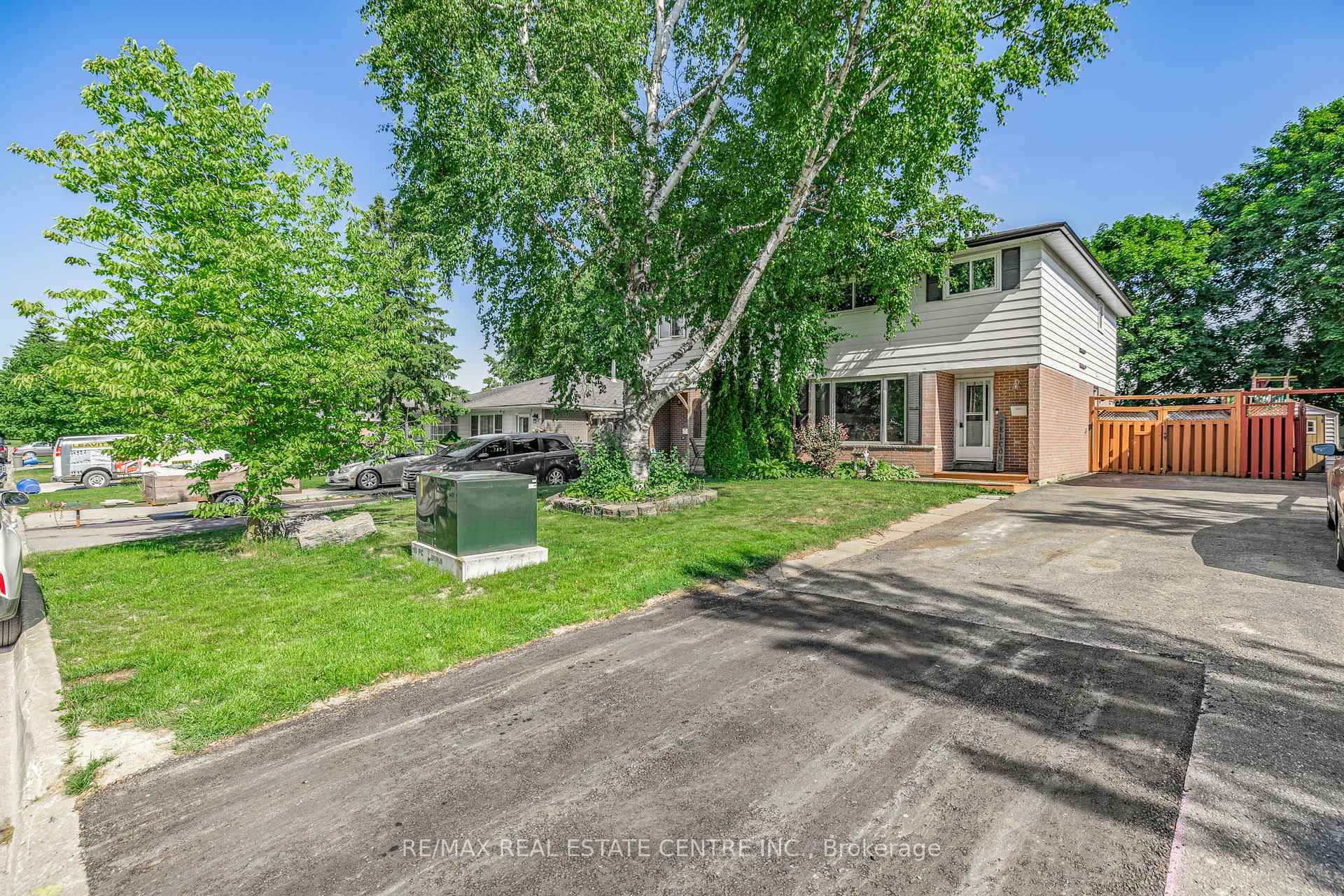 Photo 1 of 24 Carlton Drive, Orangeville — HOMEH