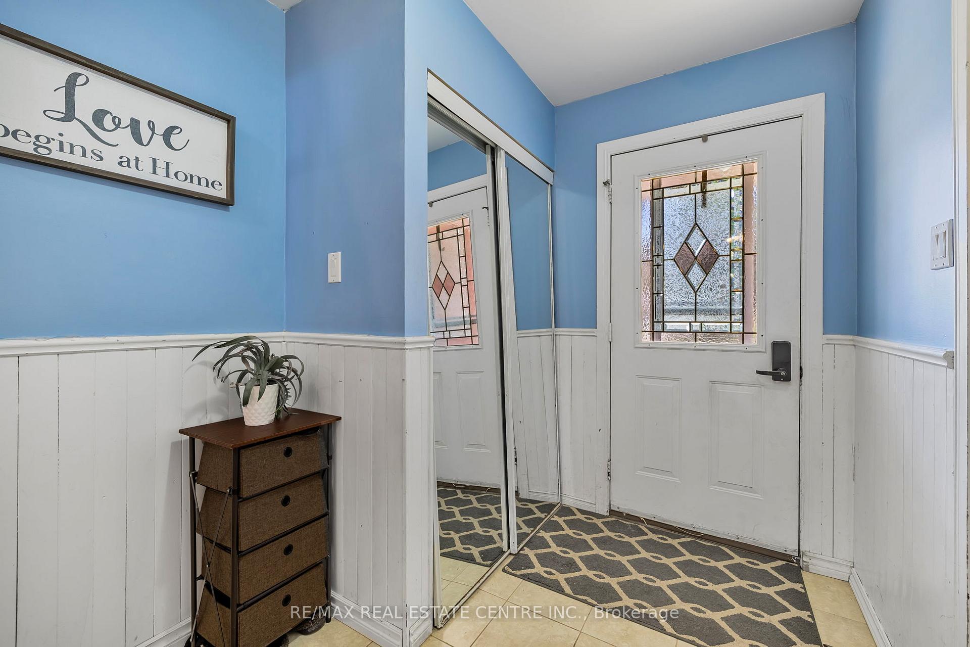 Photo 11 of 24 Carlton Drive, Orangeville — HOMEH