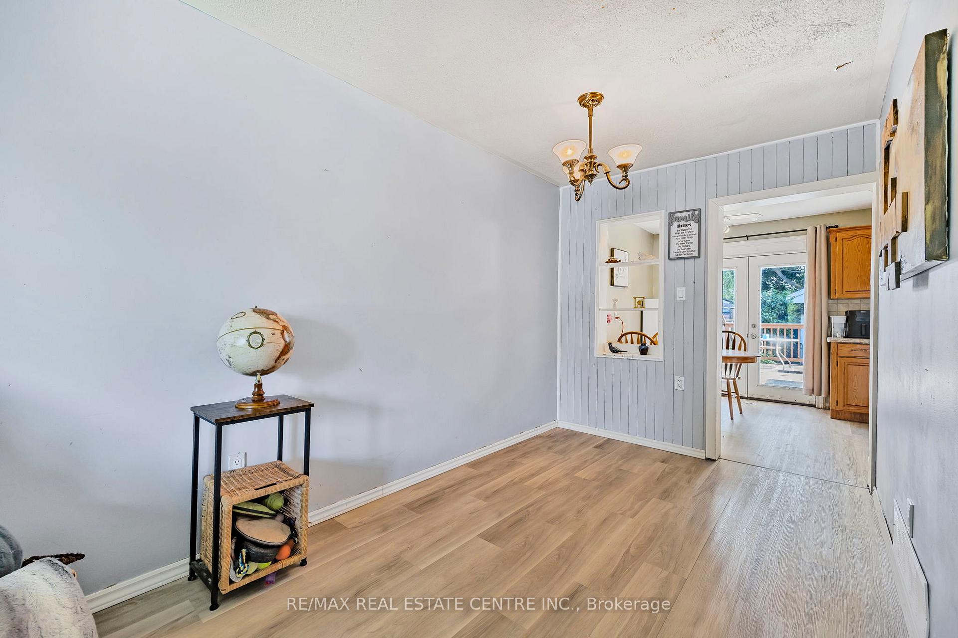 Photo 21 of 24 Carlton Drive, Orangeville — HOMEH