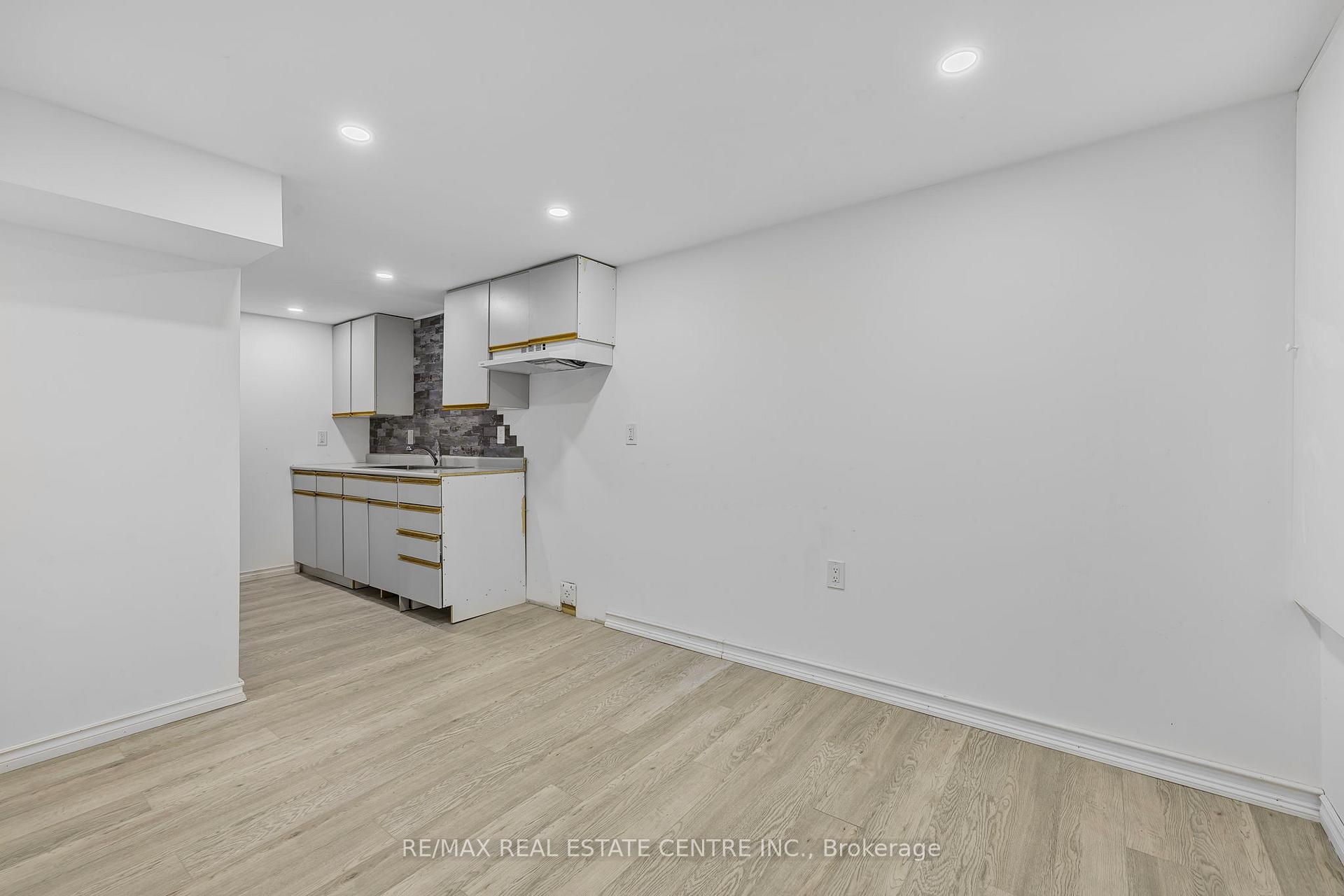 Photo 22 of 24 Carlton Drive, Orangeville — HOMEH