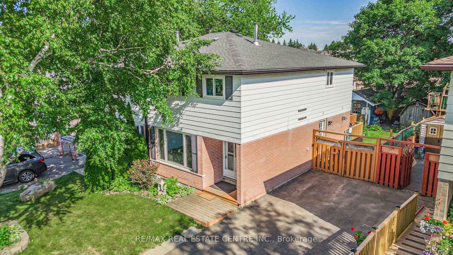 Photo 39 of 24 Carlton Drive, Orangeville — HOMEH