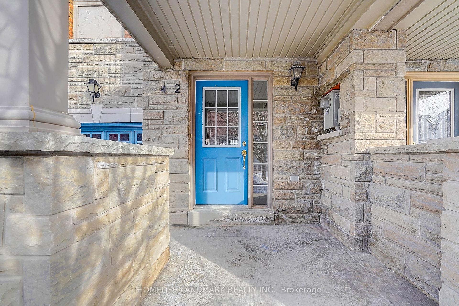 Photo 2 of 42 Thoroughbred Way, Markham, Berczy — HOMEH