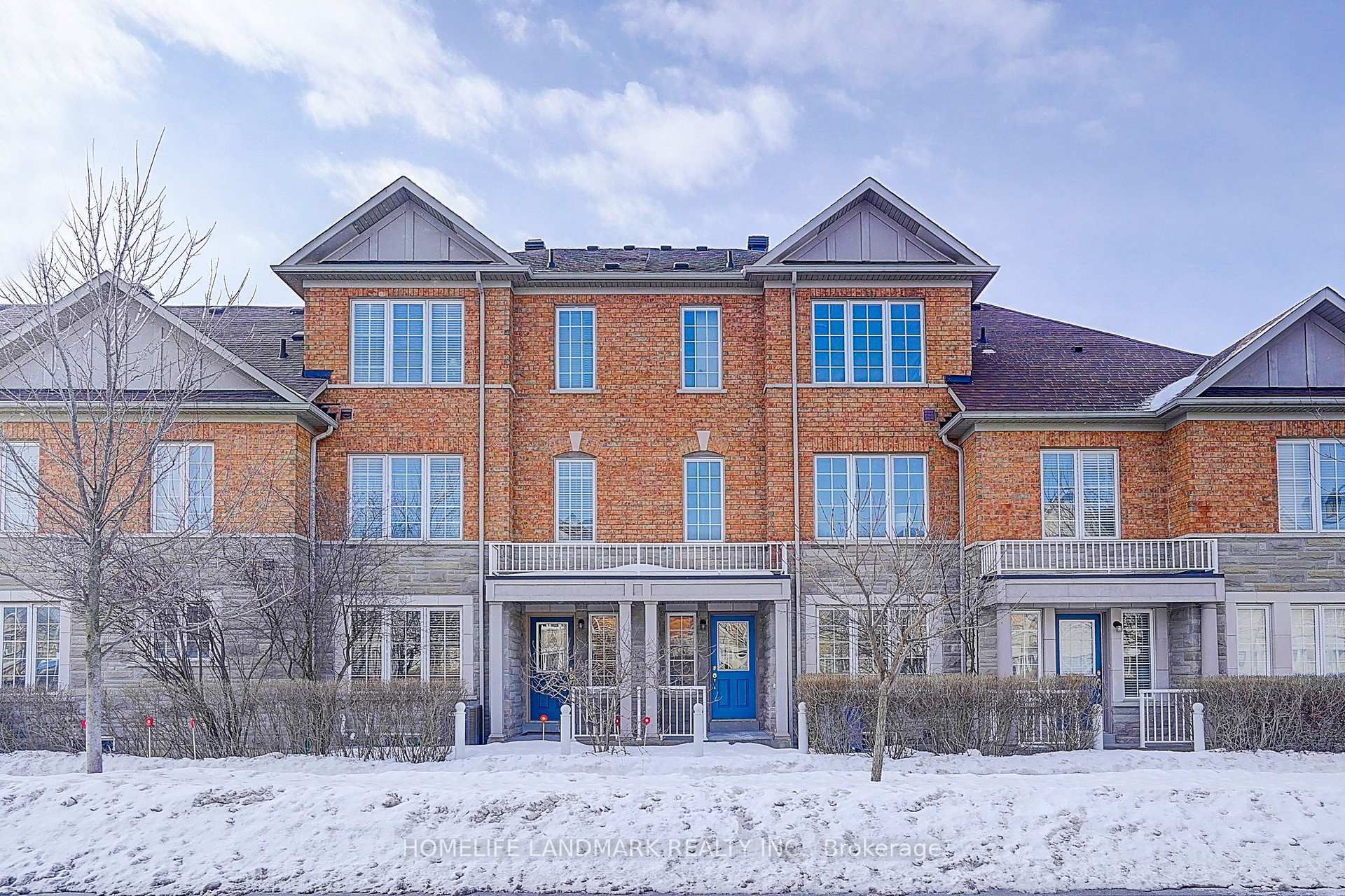 Photo 3 of 42 Thoroughbred Way, Markham, Berczy — HOMEH