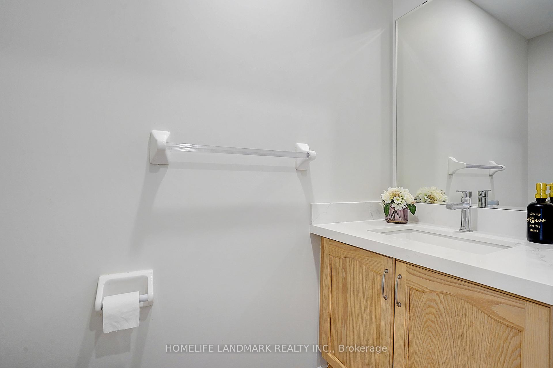 Photo 5 of 42 Thoroughbred Way, Markham, Berczy — HOMEH