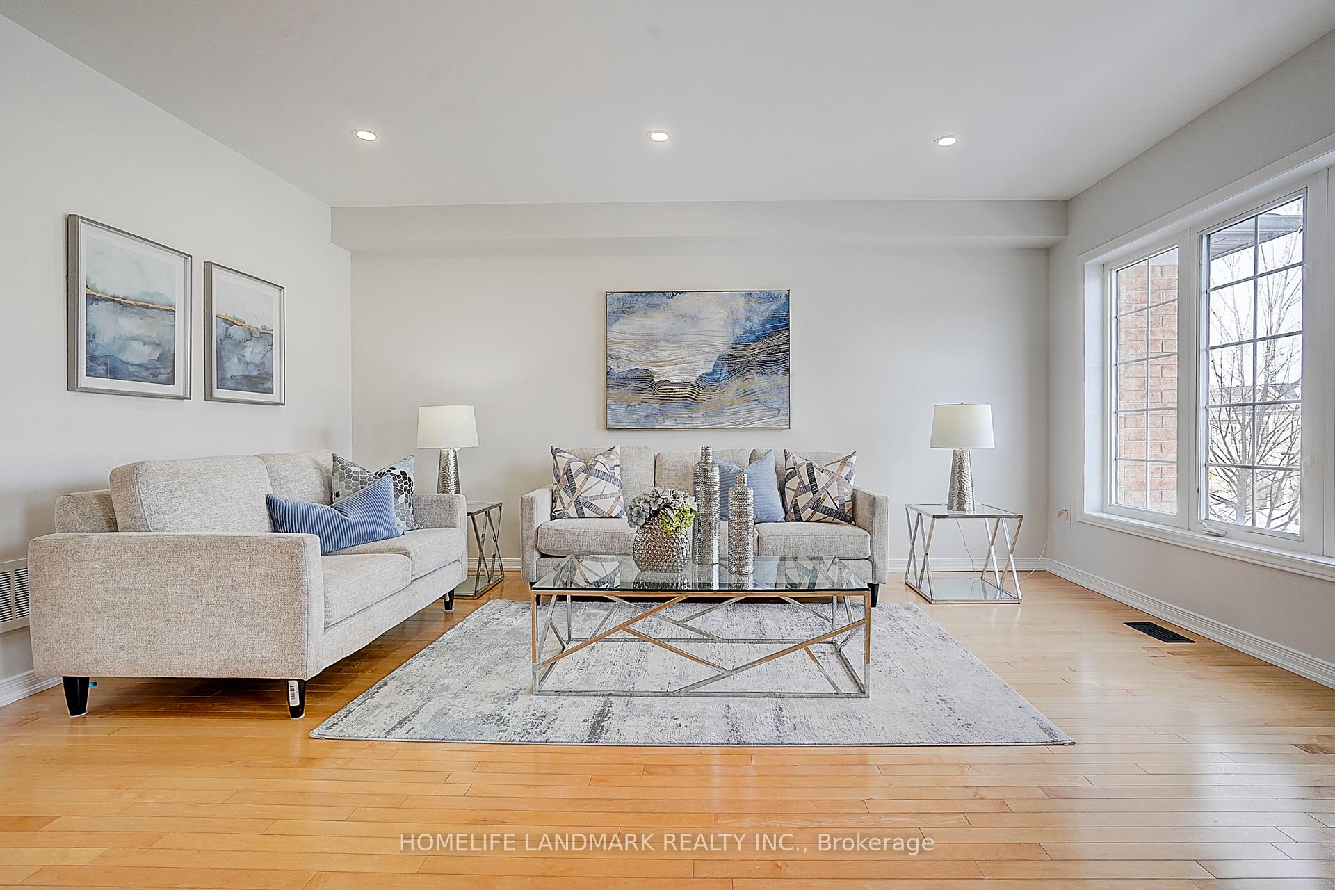 Photo 10 of 42 Thoroughbred Way, Markham, Berczy — HOMEH