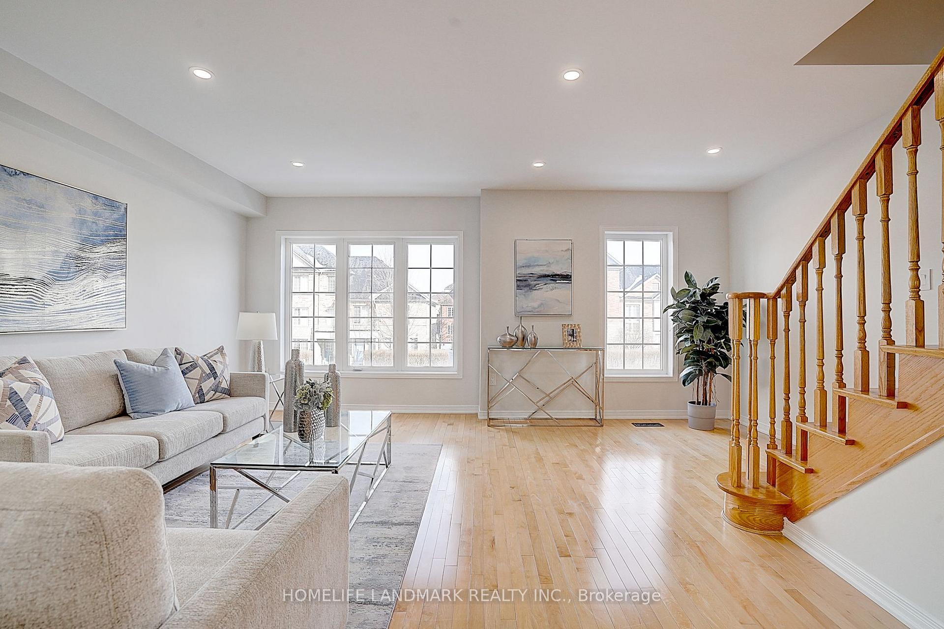 Photo 11 of 42 Thoroughbred Way, Markham, Berczy — HOMEH