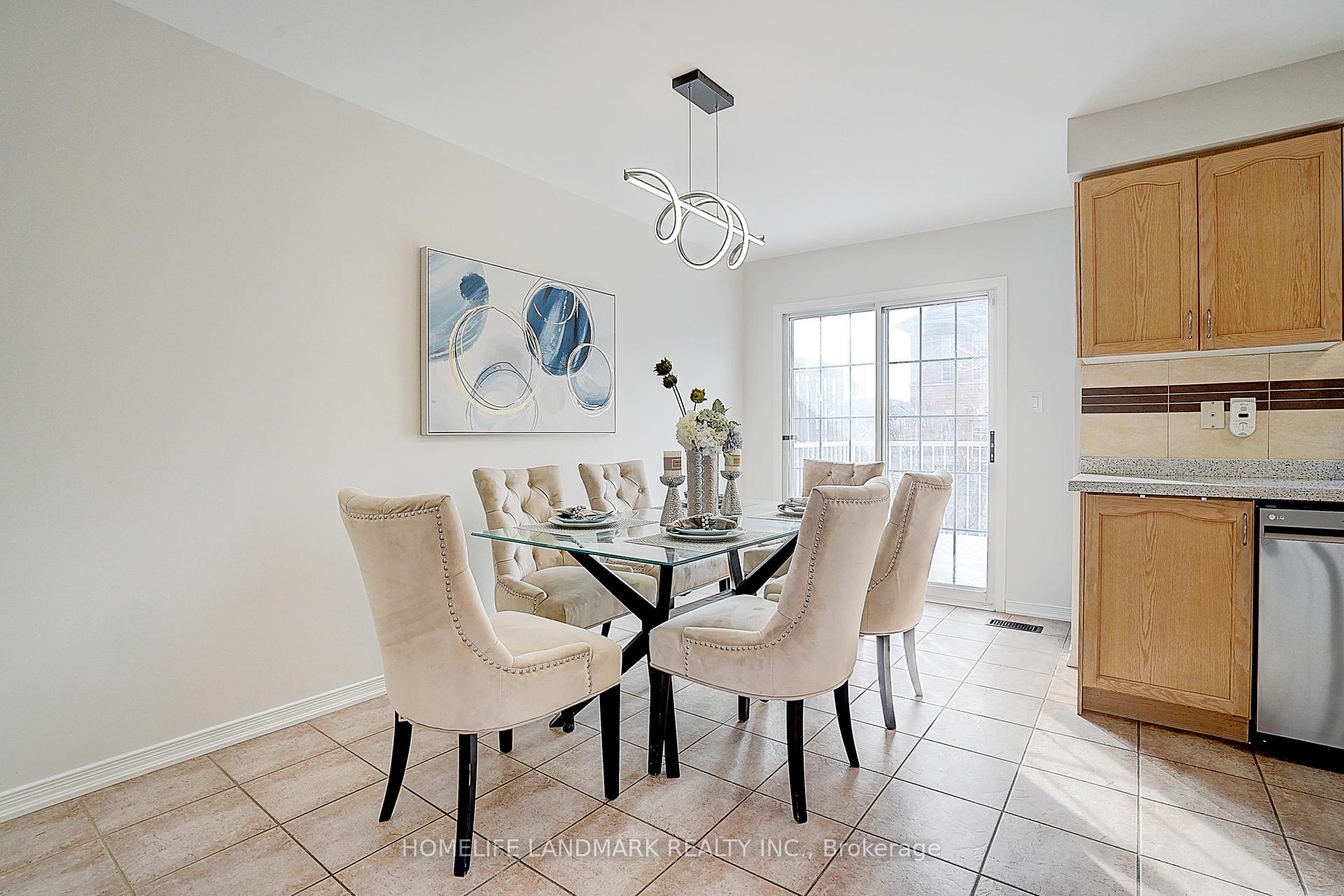 Photo 12 of 42 Thoroughbred Way, Markham, Berczy — HOMEH