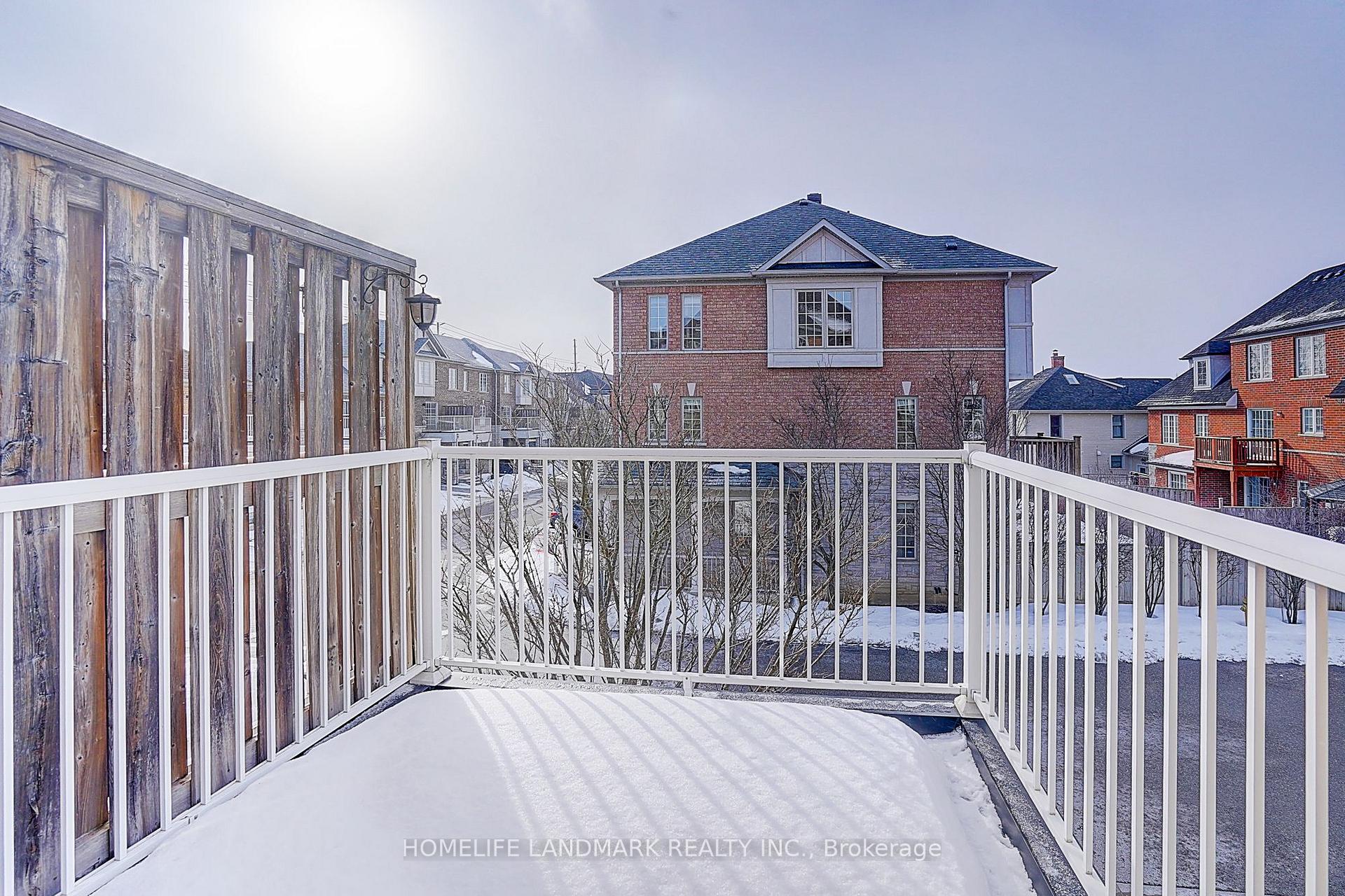 Photo 15 of 42 Thoroughbred Way, Markham, Berczy — HOMEH