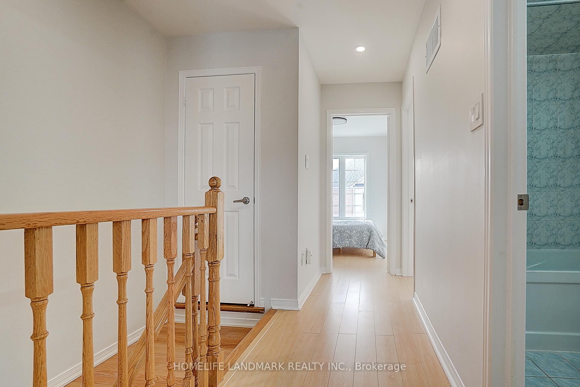 Photo 18 of 42 Thoroughbred Way, Markham, Berczy — HOMEH
