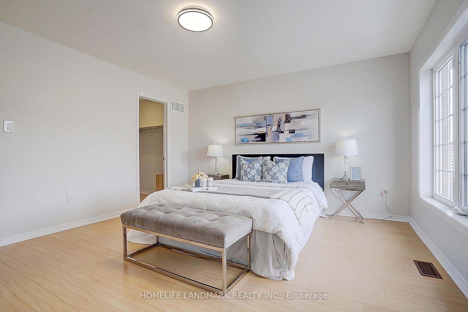Photo 20 of 42 Thoroughbred Way, Markham, Berczy — HOMEH