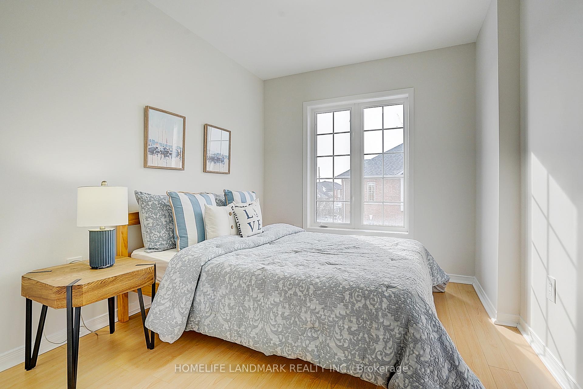Photo 24 of 42 Thoroughbred Way, Markham, Berczy — HOMEH