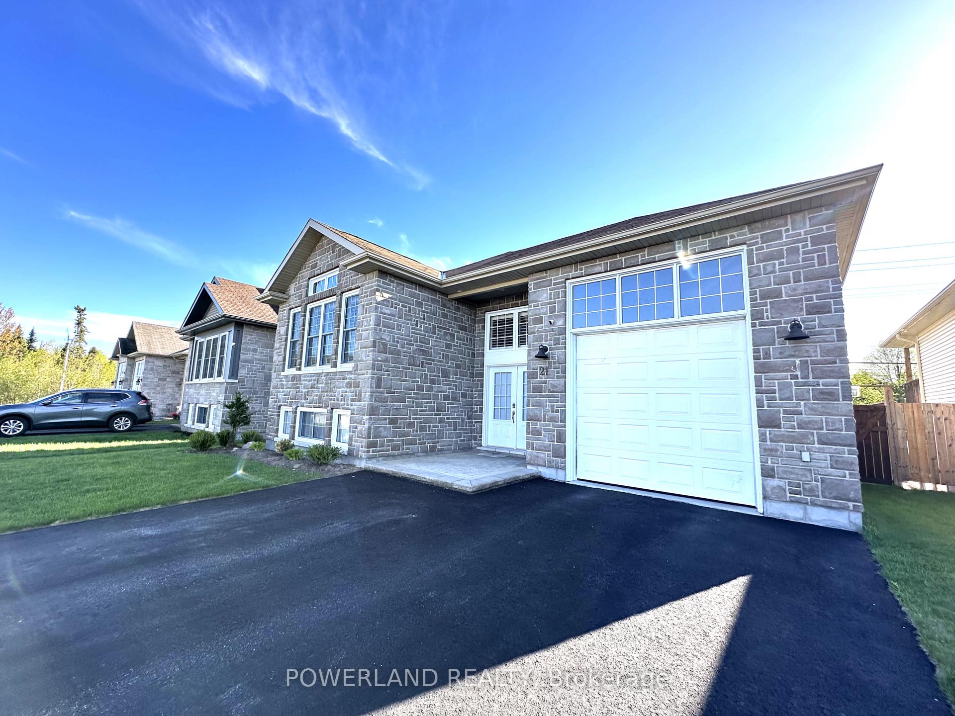 Photo 3 of 21 Brookland Drive, North Bay, Ferris — HOMEH