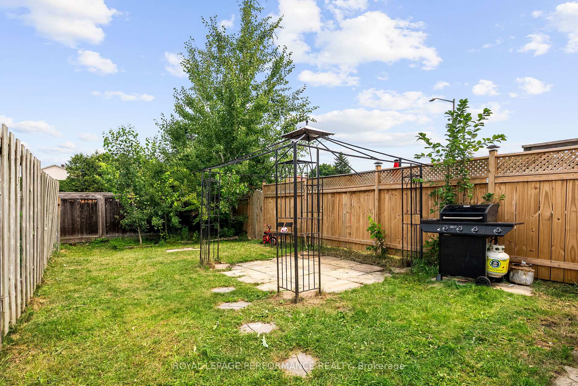 Photo 32 of 1631 Greywood Drive, Ottawa, Chateauneuf — HOMEH