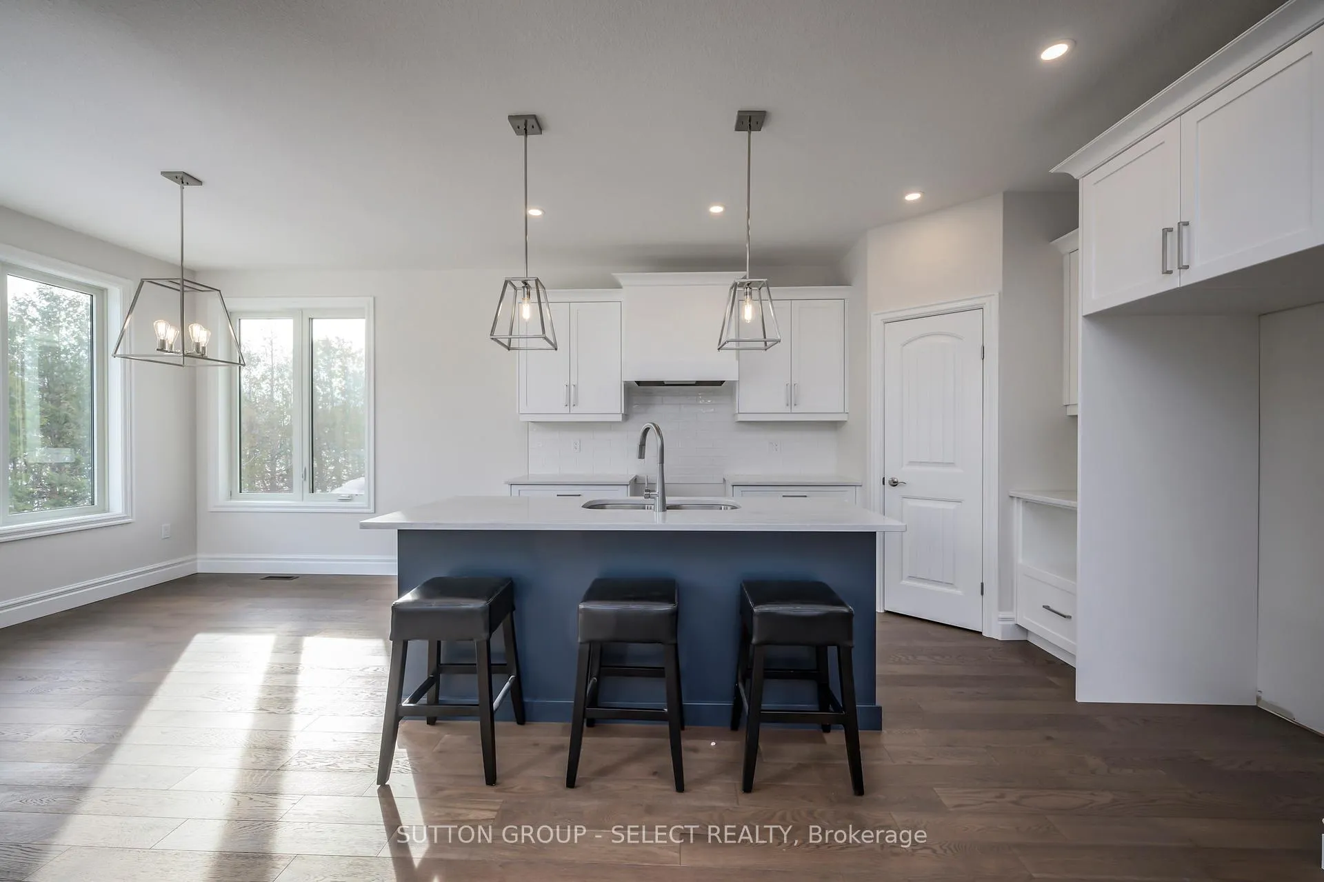 Photo 10 of 7 Spruce Crescent, North Middlesex, Parkhill — HOMEH