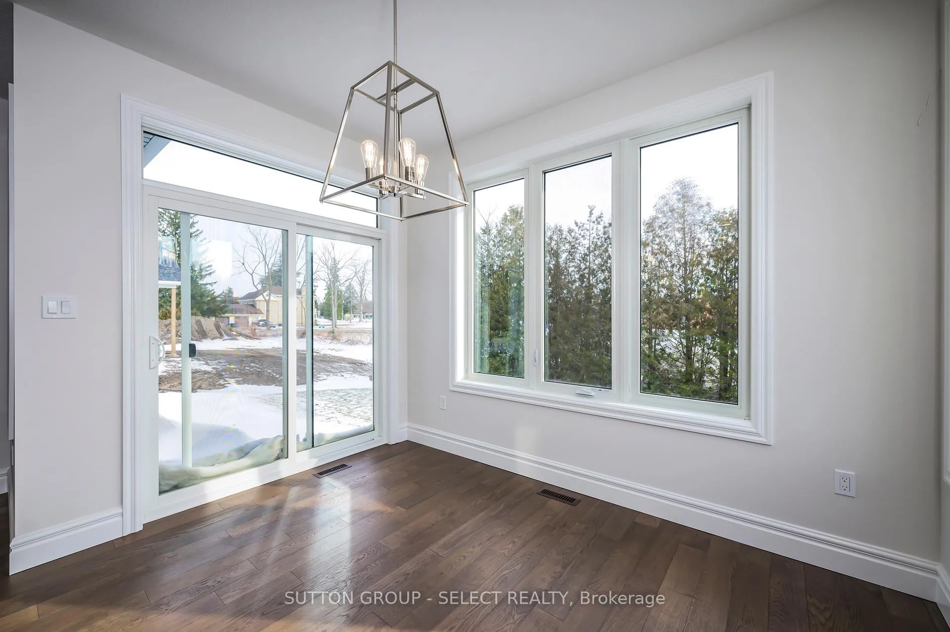Photo 11 of 7 Spruce Crescent, North Middlesex, Parkhill — HOMEH