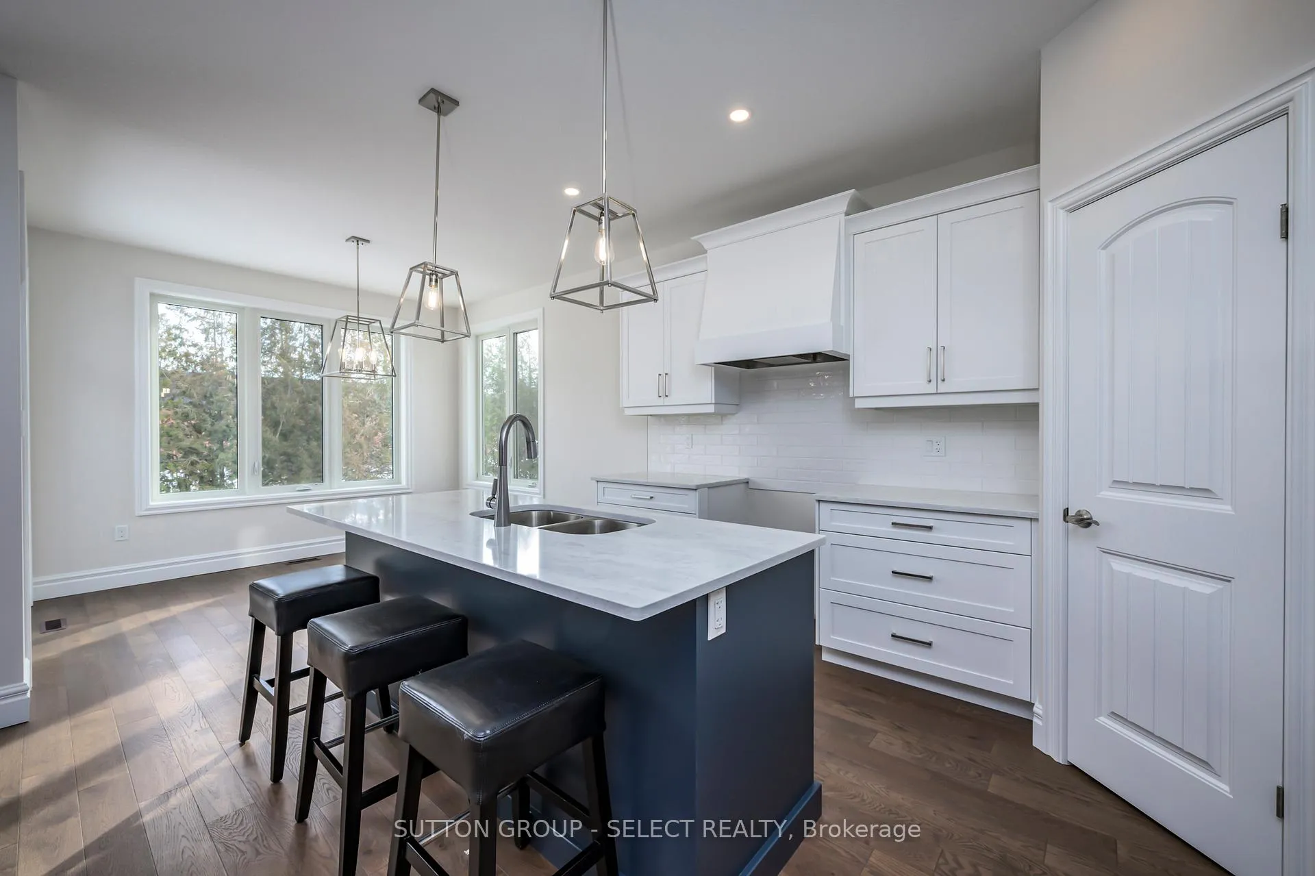 Photo 14 of 7 Spruce Crescent, North Middlesex, Parkhill — HOMEH