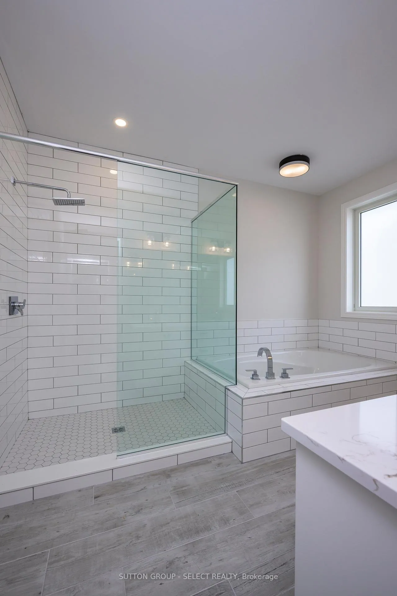 Photo 17 of 7 Spruce Crescent, North Middlesex, Parkhill — HOMEH
