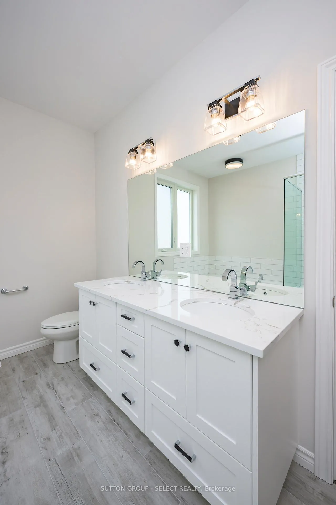 Photo 18 of 7 Spruce Crescent, North Middlesex, Parkhill — HOMEH
