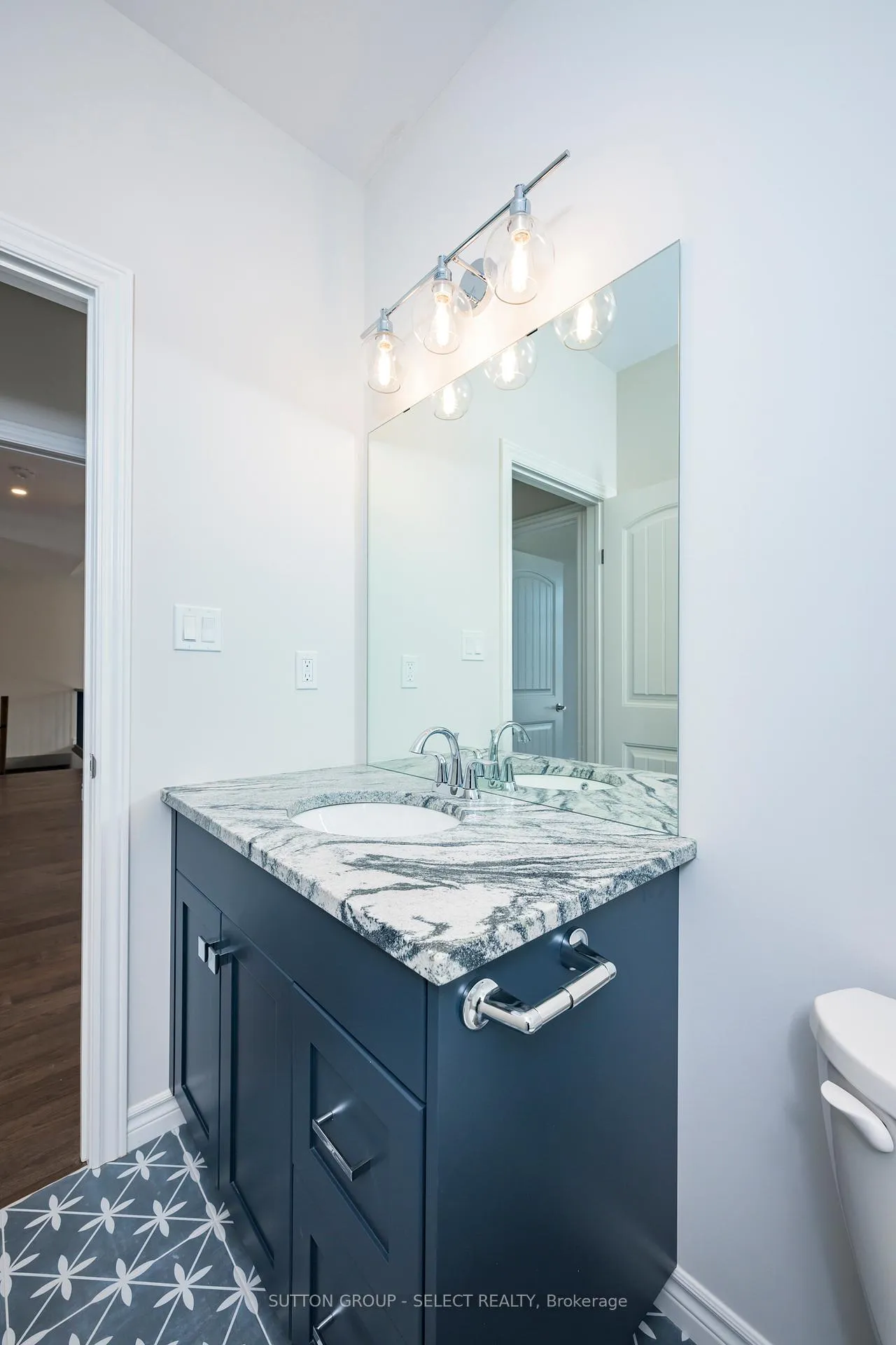 Photo 26 of 7 Spruce Crescent, North Middlesex, Parkhill — HOMEH