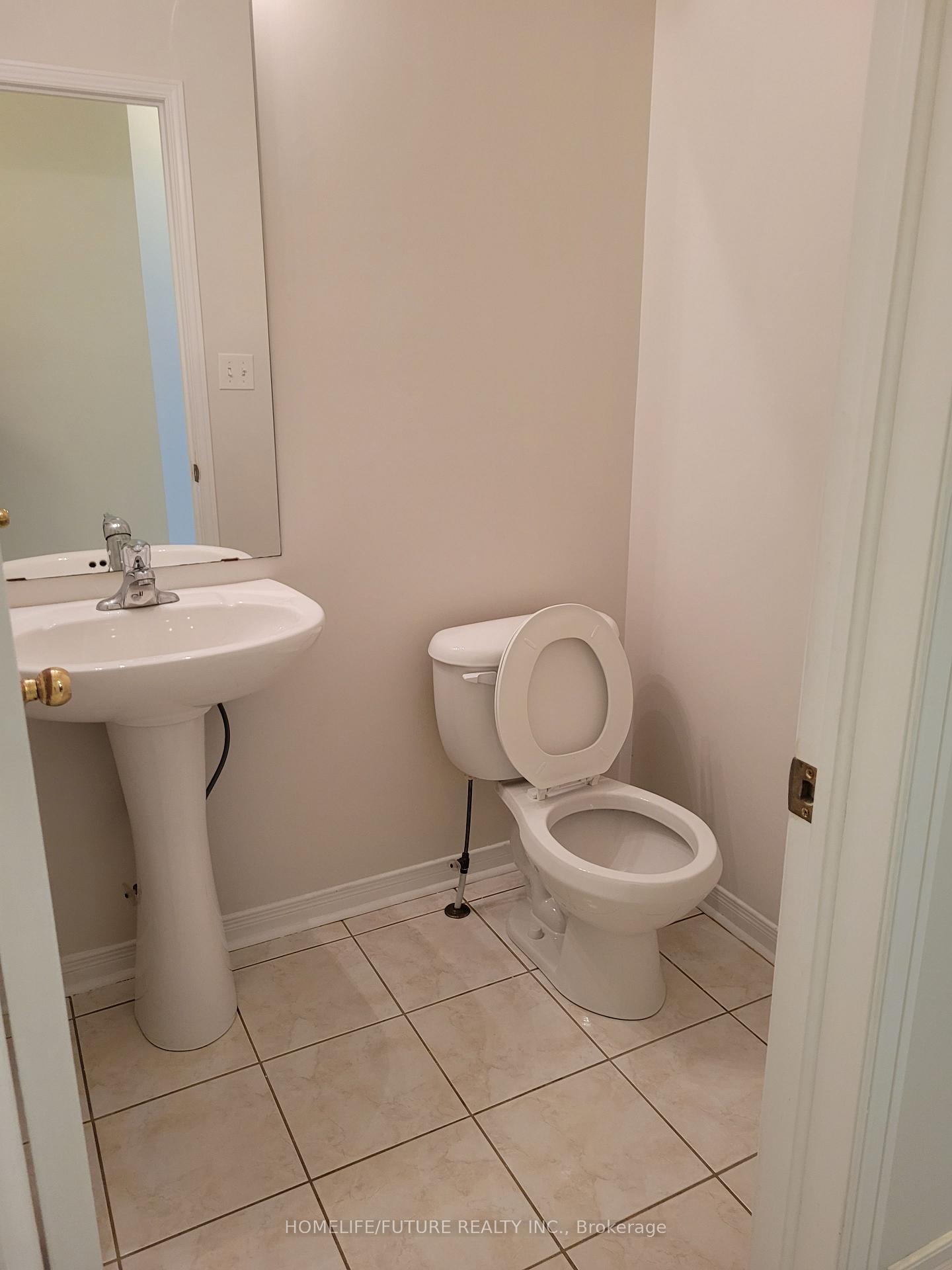 Photo 7 of 5 Wahba Way, Markham, Middlefield — HOMEH