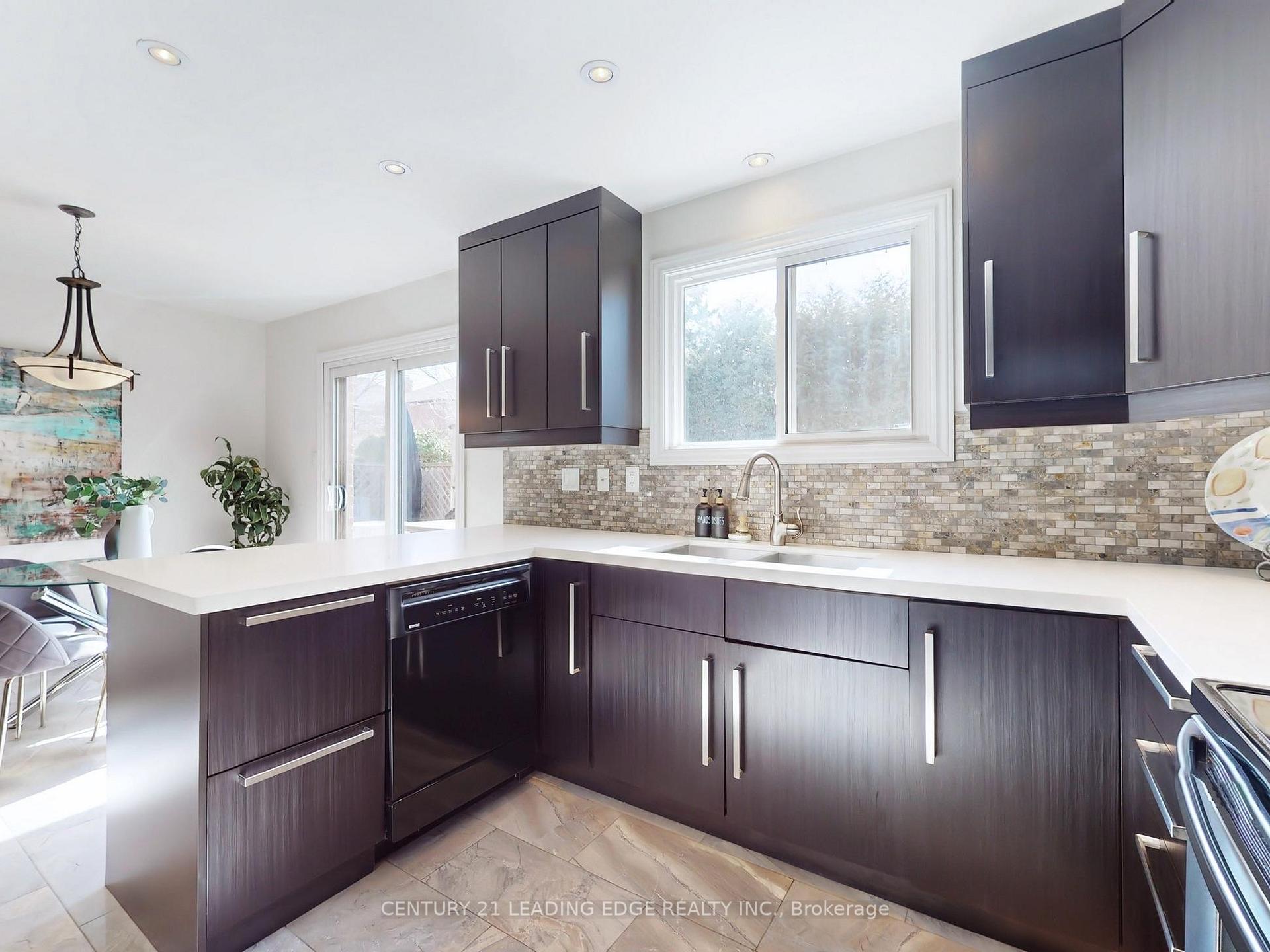 Photo 15 of 115 Tilman Circle, Markham, Markham Village — HOMEH