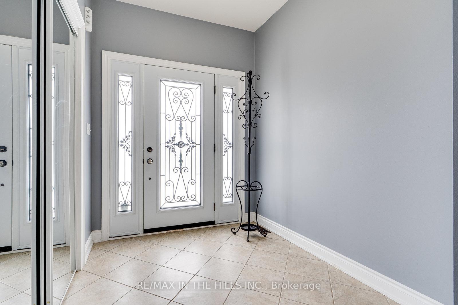 Photo 3 of 12 James Arnott Crescent, Orangeville — HOMEH