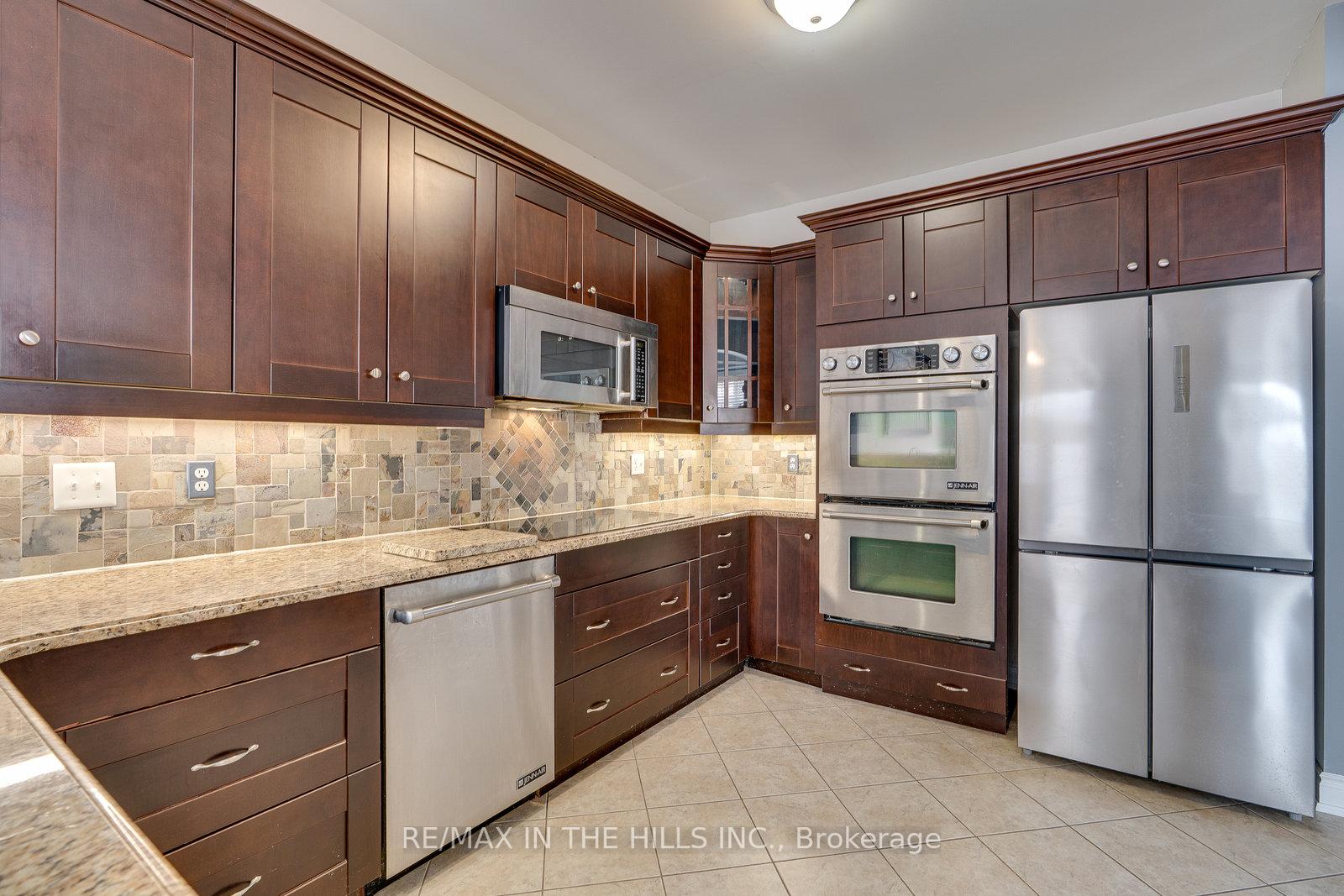 Photo 8 of 12 James Arnott Crescent, Orangeville — HOMEH