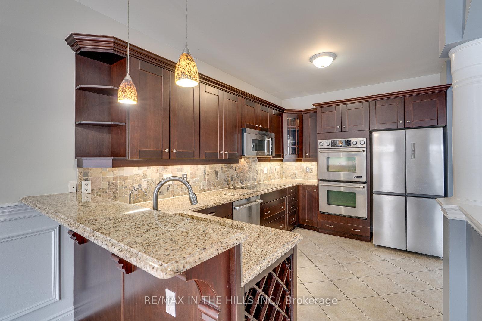Photo 10 of 12 James Arnott Crescent, Orangeville — HOMEH