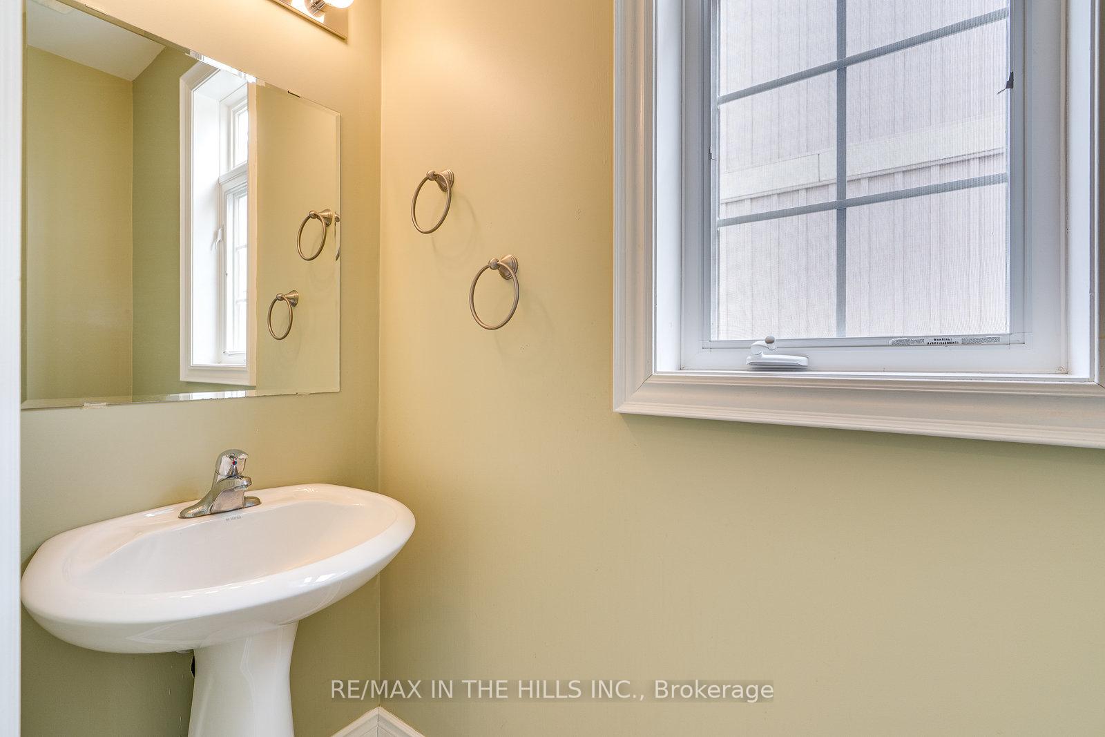 Photo 13 of 12 James Arnott Crescent, Orangeville — HOMEH