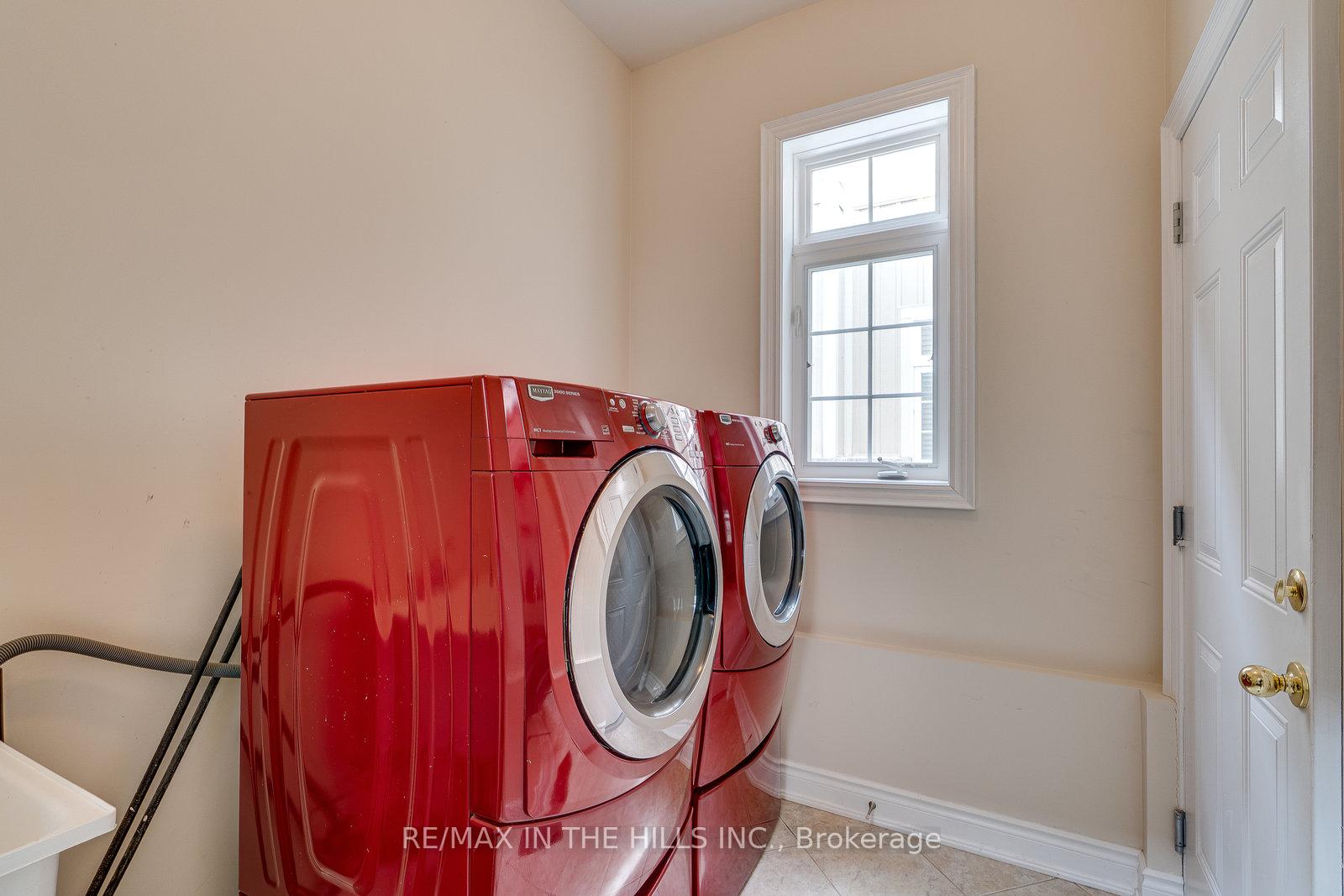 Photo 14 of 12 James Arnott Crescent, Orangeville — HOMEH