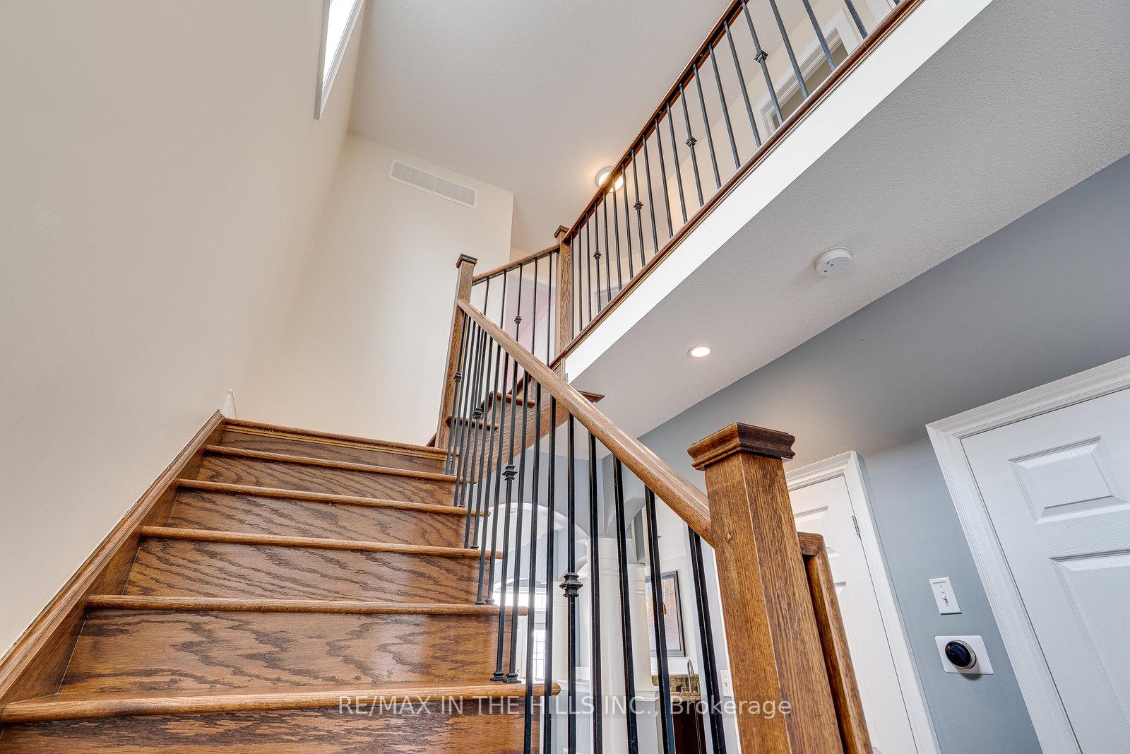 Photo 16 of 12 James Arnott Crescent, Orangeville — HOMEH