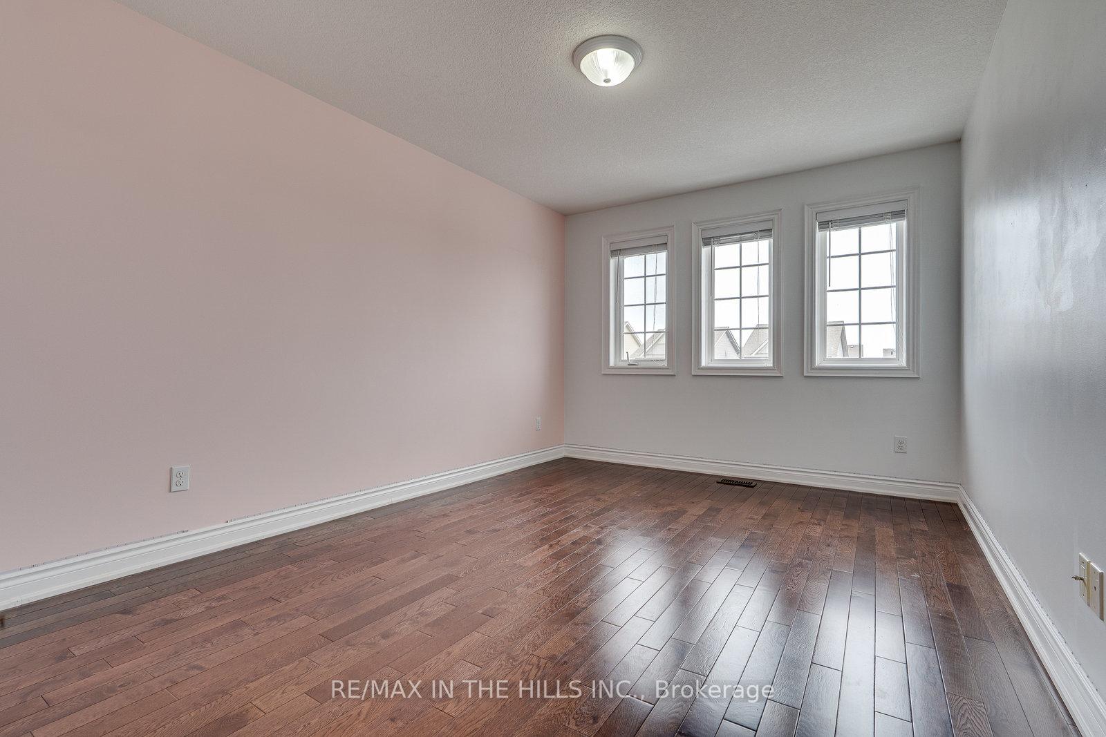 Photo 22 of 12 James Arnott Crescent, Orangeville — HOMEH