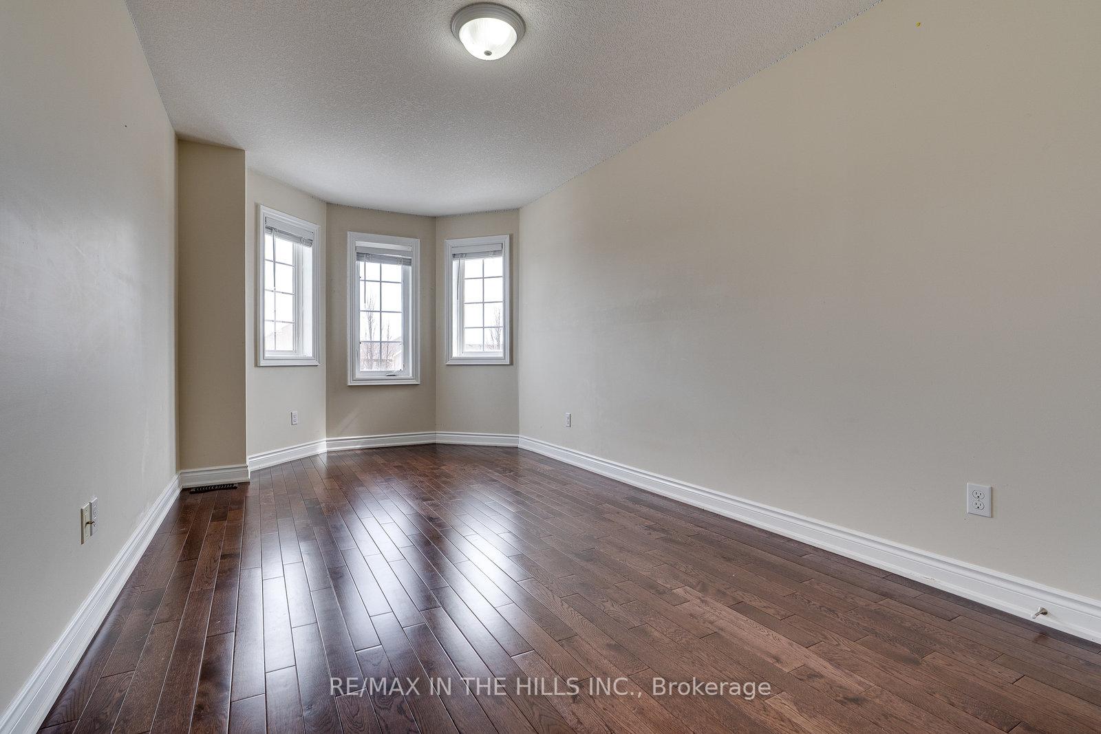 Photo 23 of 12 James Arnott Crescent, Orangeville — HOMEH